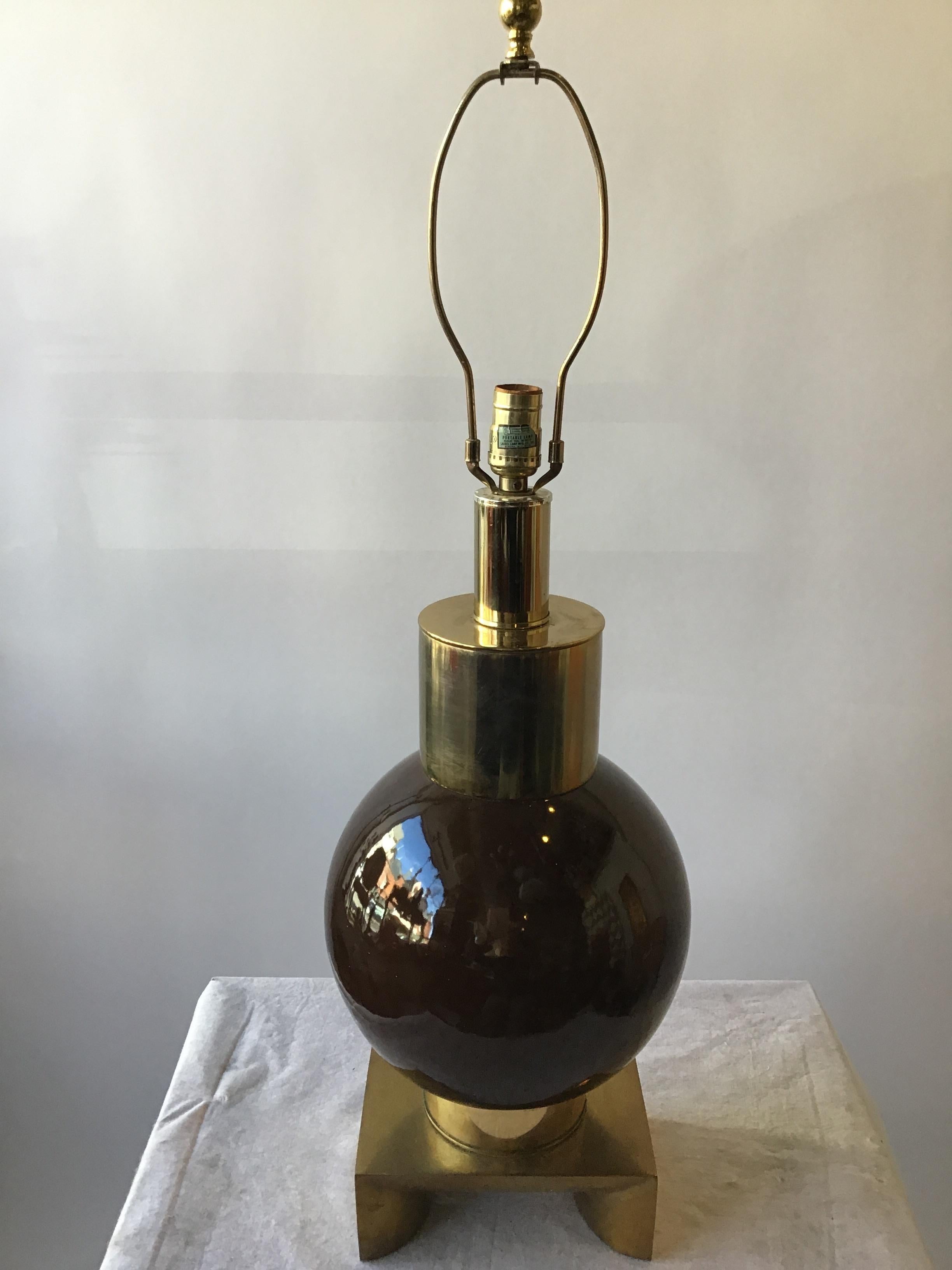 Late 20th Century Pair of 1970s Brown Ceramic Ball Shaped Lamps on Brass Bases by Laurel For Sale