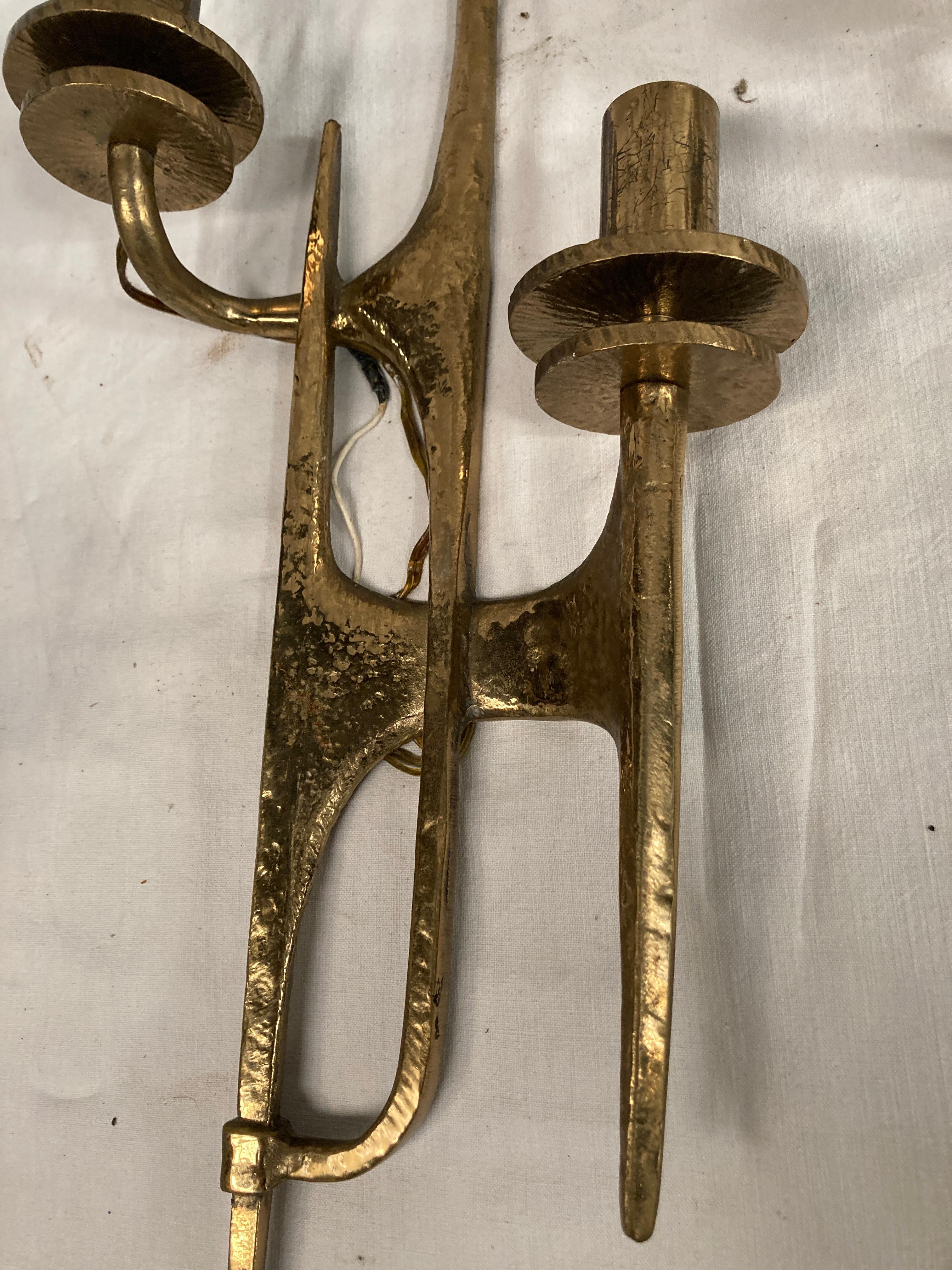 Pair of 1970's Brutalist bronze sconces In Good Condition For Sale In Bois-Colombes, FR