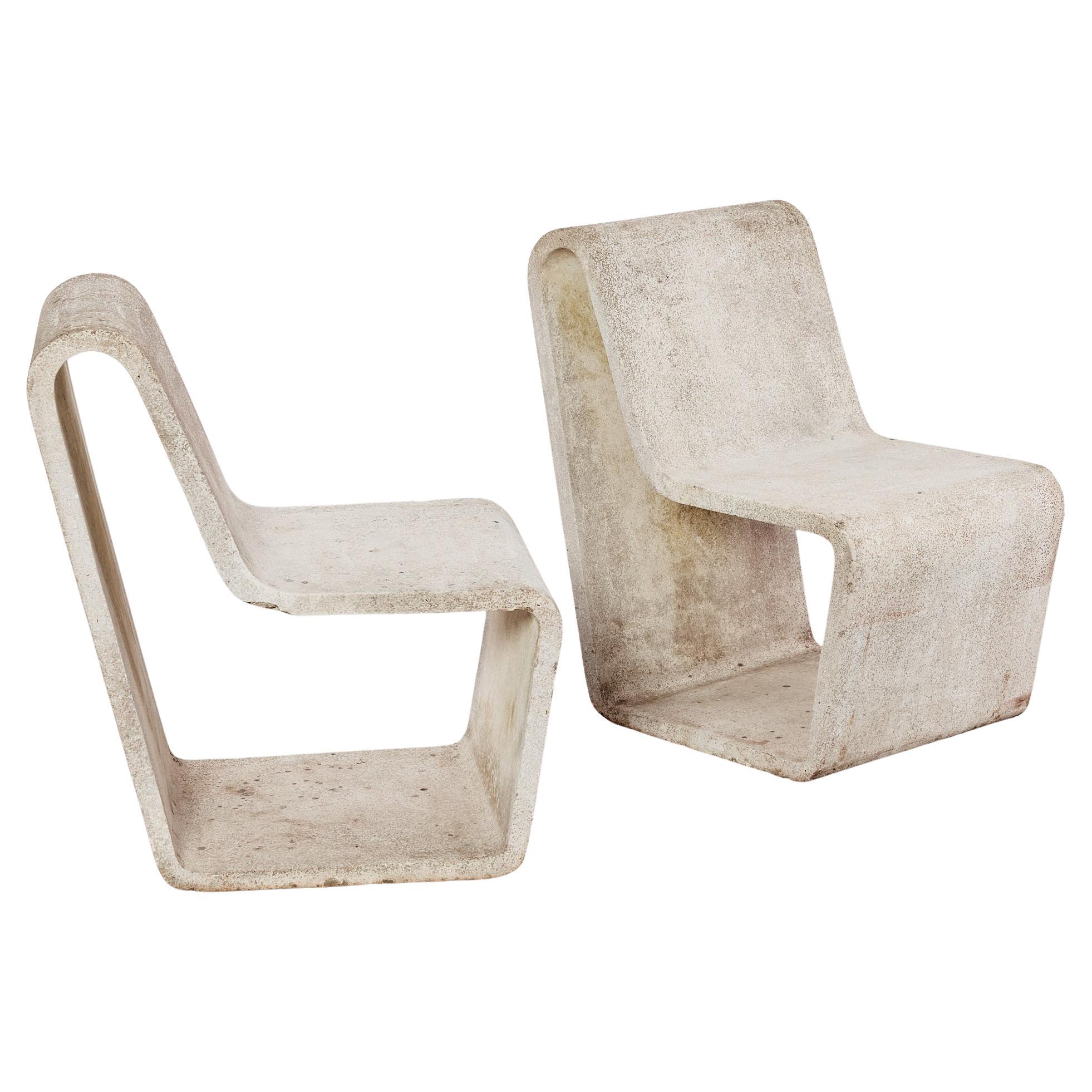 Paire de chaises à boucle en béton brutalistes municipales des années 1970.