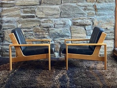 Pair of 1970's brutalist oak and leather lounge chairs - Esko Pajamies