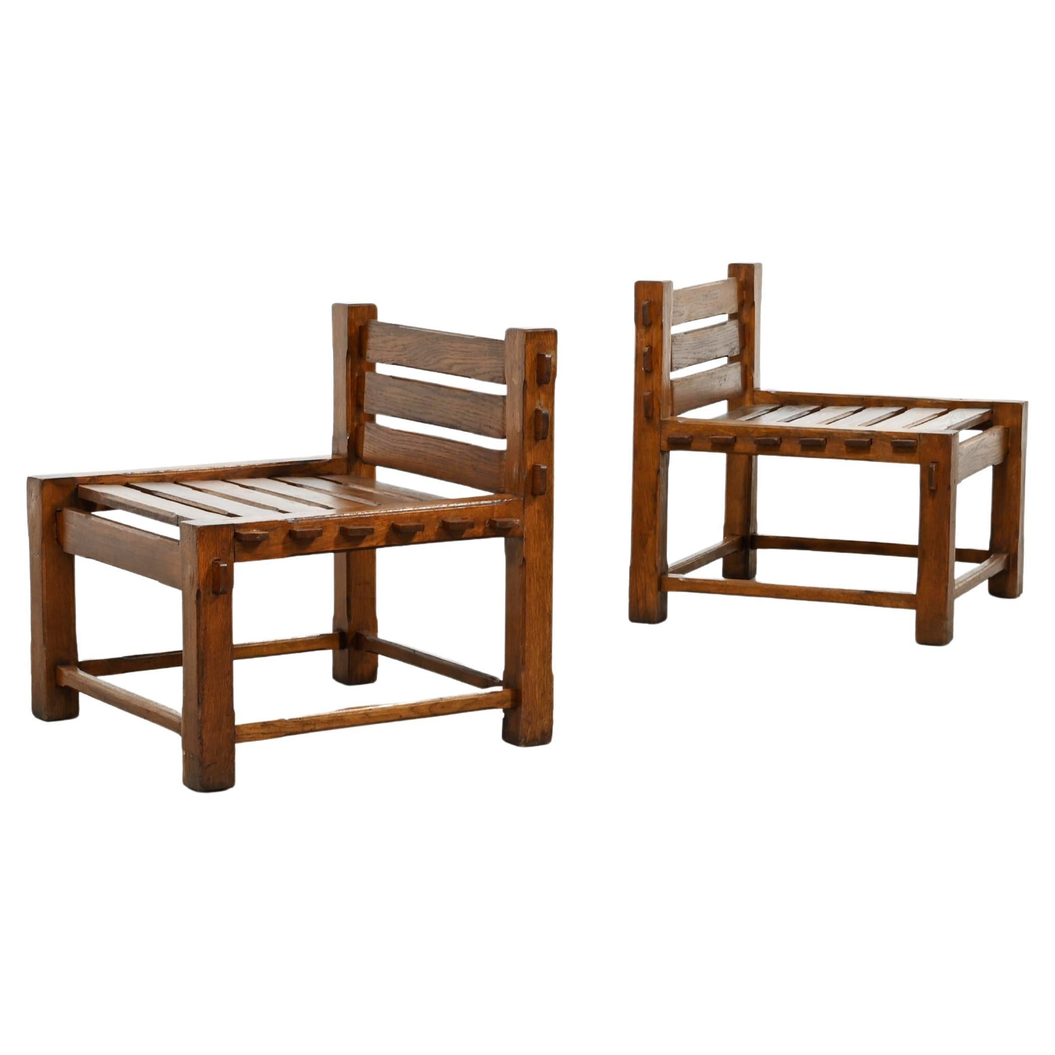 Paar brutalistische Beistellstühle aus massiver Eiche aus den 1970er Jahren