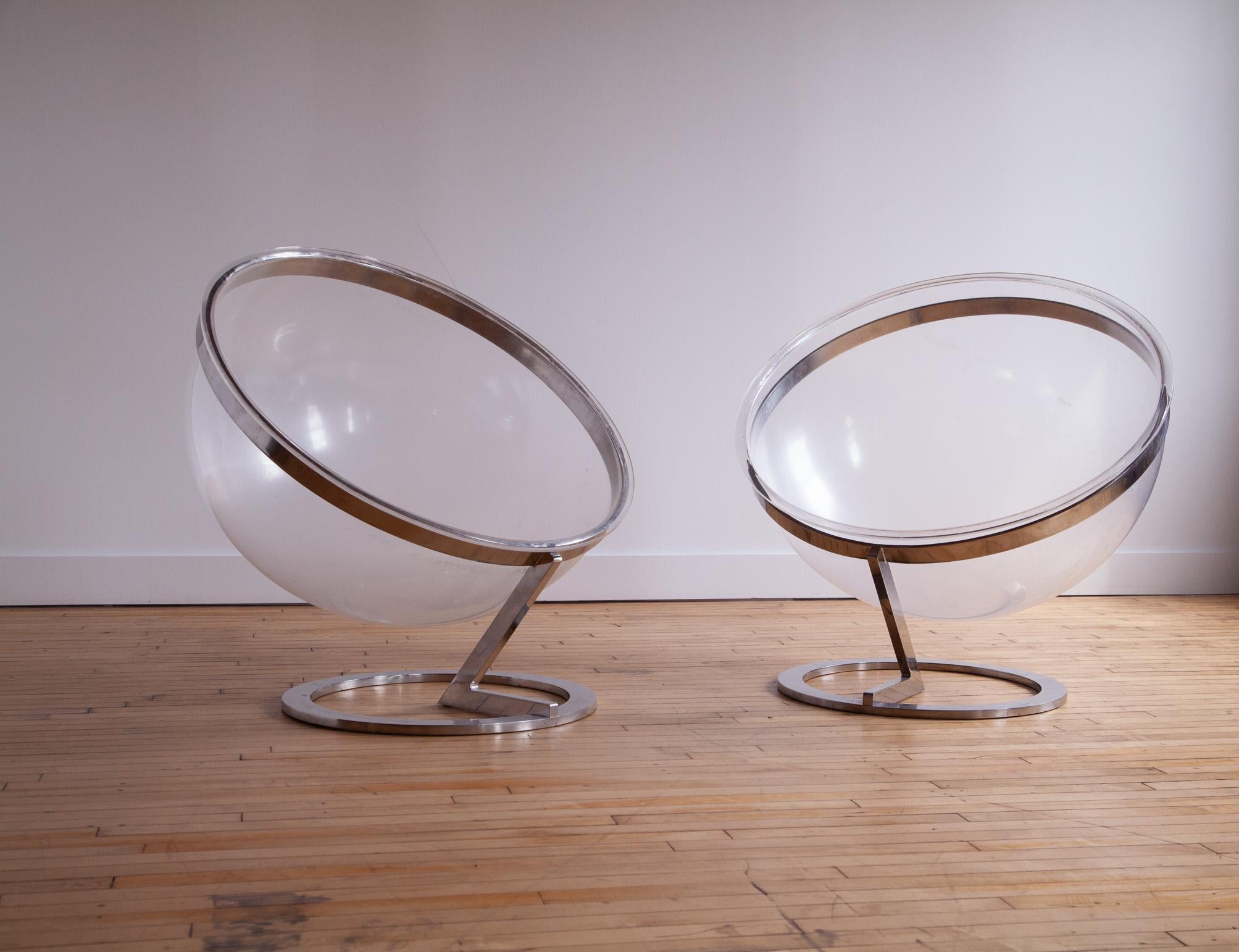 Postmoderne Paire de chaises bulle des années 1970 à la manière de Christian Daninos en vente