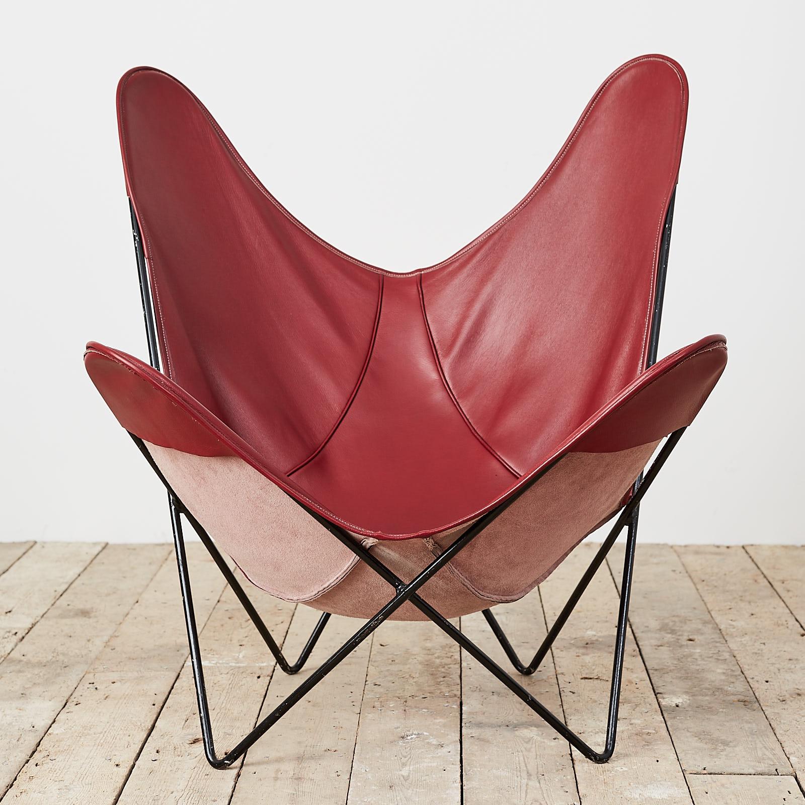 Pair of 1970s Burgundy Leather 'Butterfly' Chairs 5
