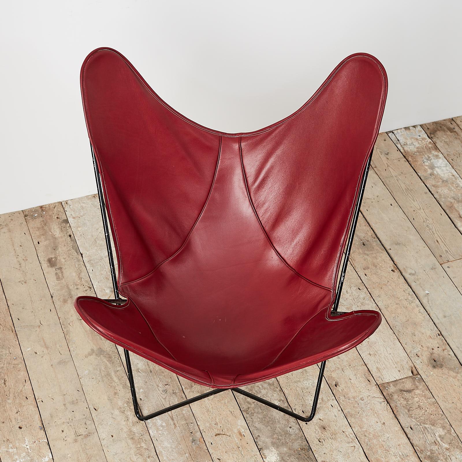 Pair of 1970s Burgundy Leather 'Butterfly' Chairs 3