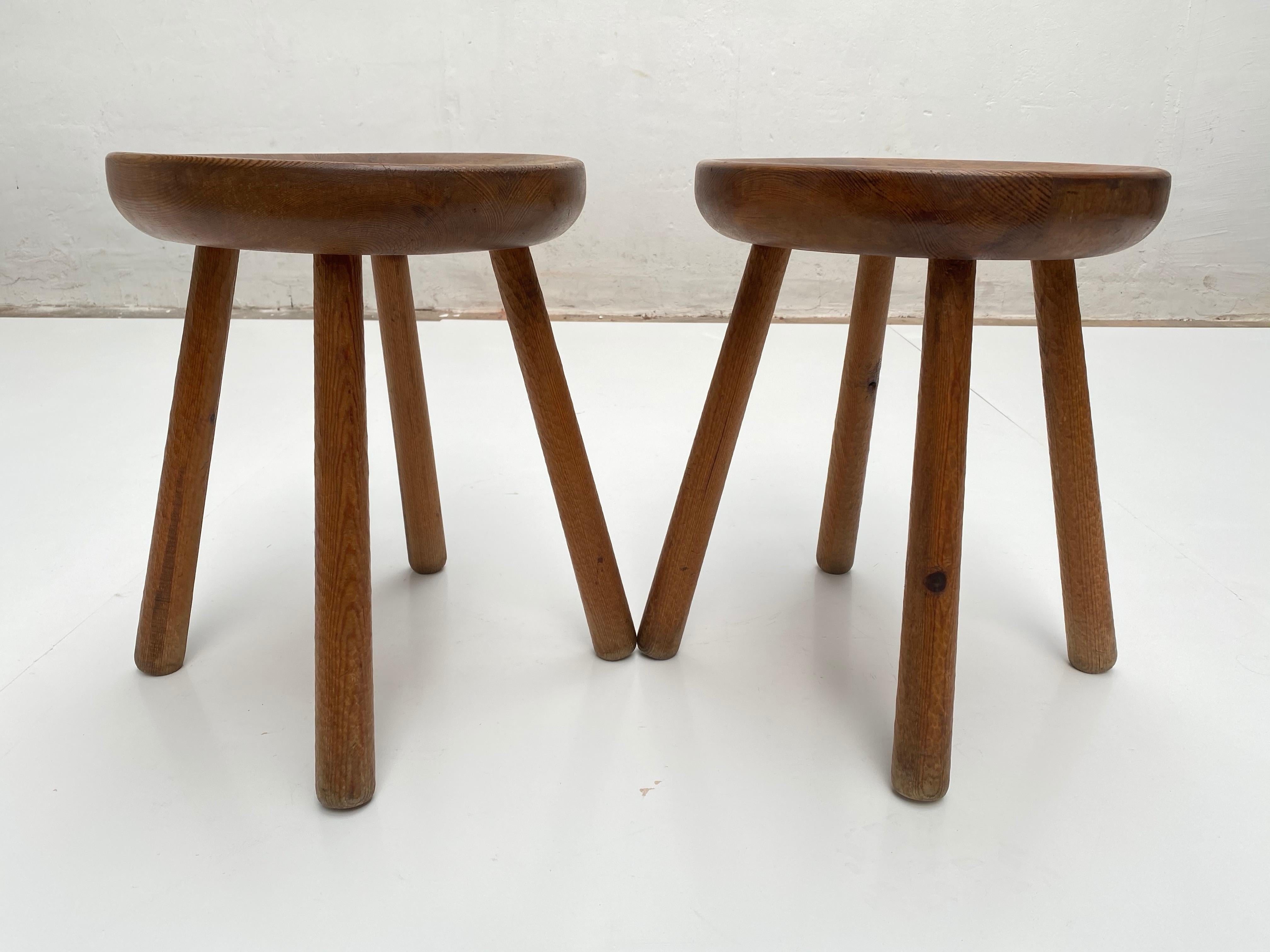 Pair of 1970s Carved Solid Pinewood Stools in the Style off Charlotte Perriand For Sale 5