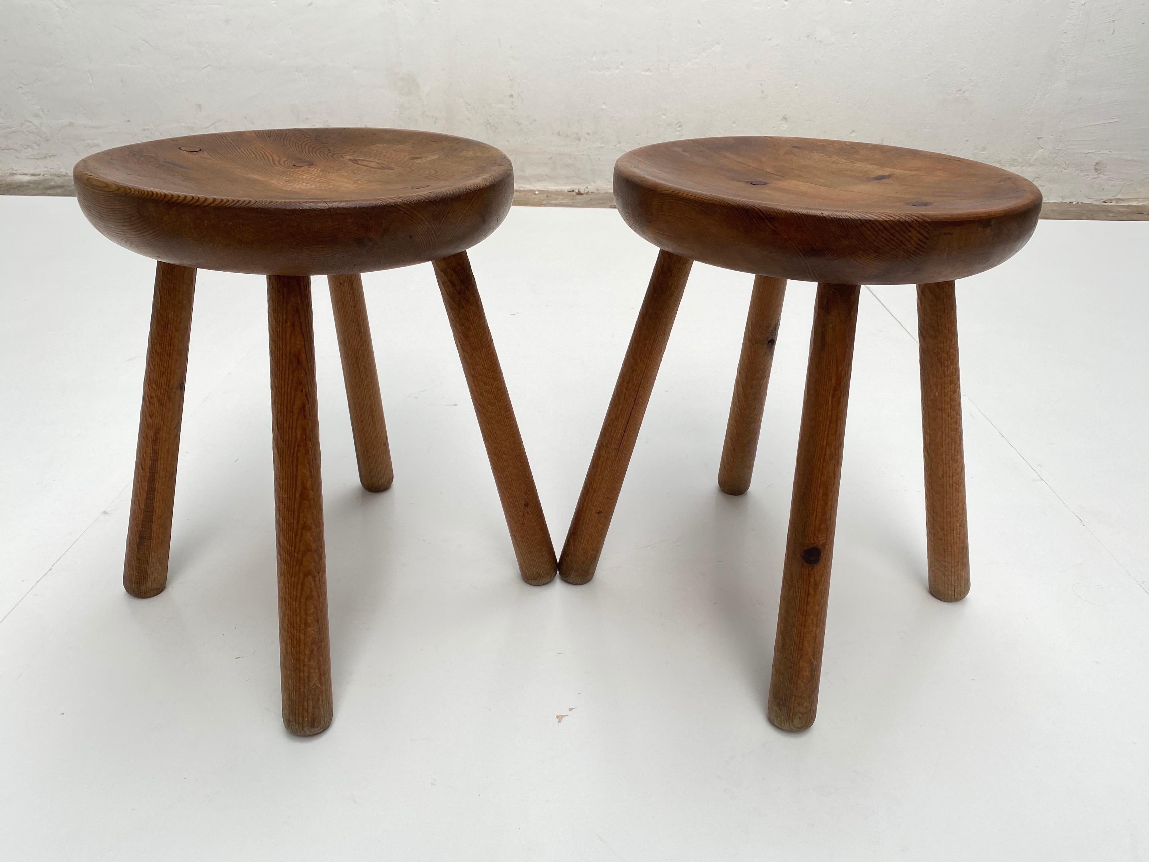 Mid-Century Modern Pair of 1970s Carved Solid Pinewood Stools in the Style off Charlotte Perriand For Sale