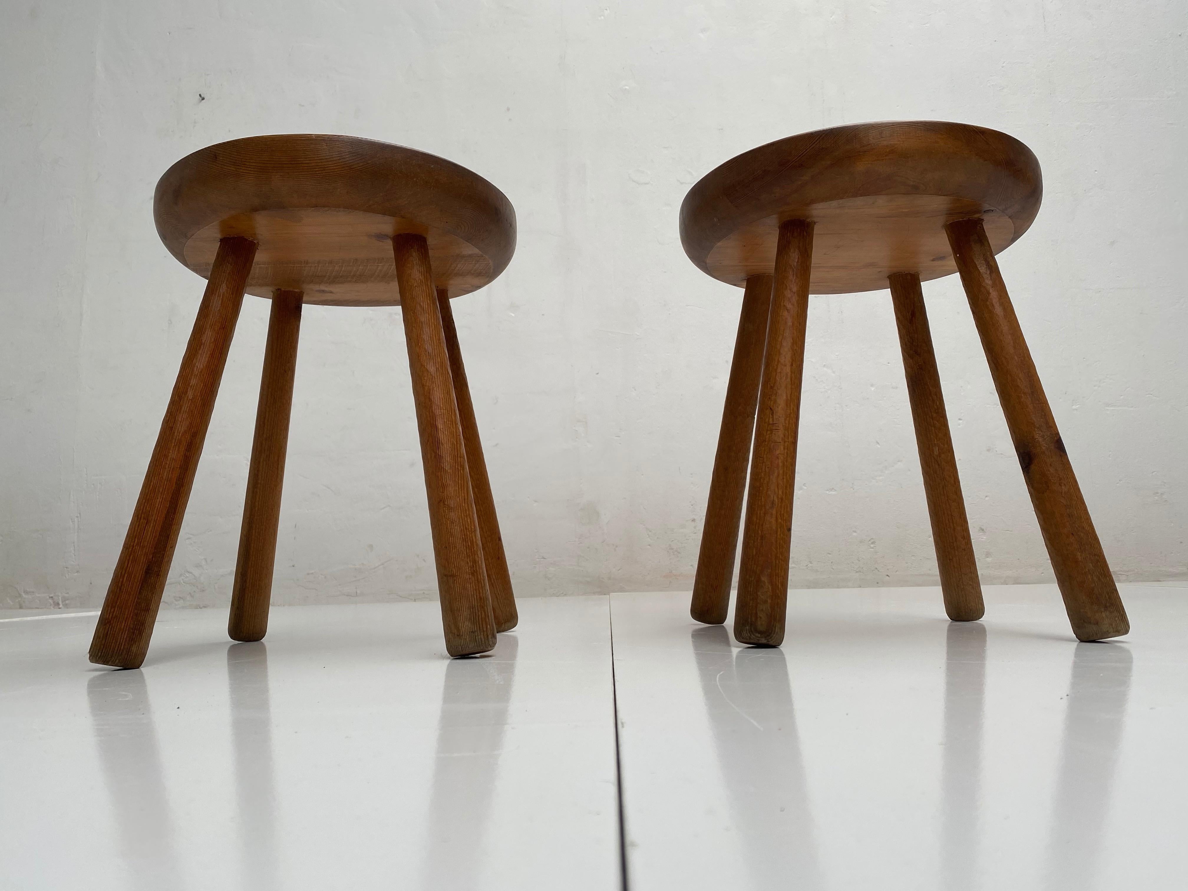 Pair of 1970s Carved Solid Pinewood Stools in the Style off Charlotte Perriand For Sale 3