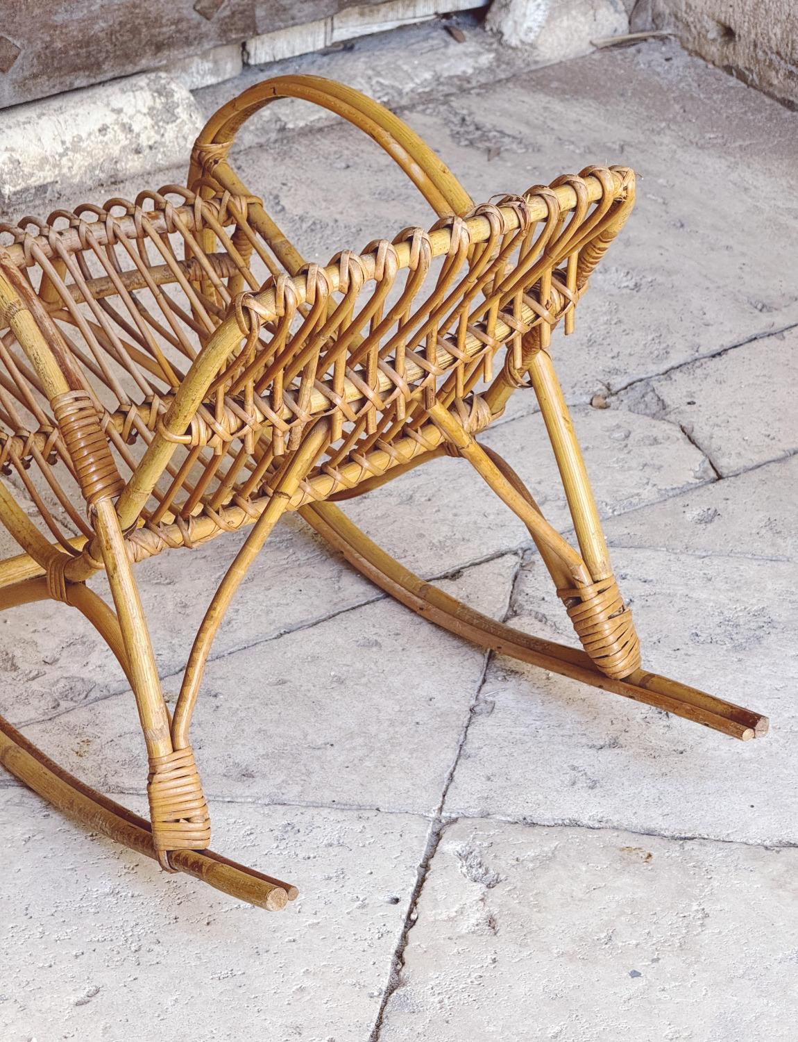 Pair of 1970s Children's Wicker Rocking chairs In Good Condition For Sale In Florence, Tuscany
