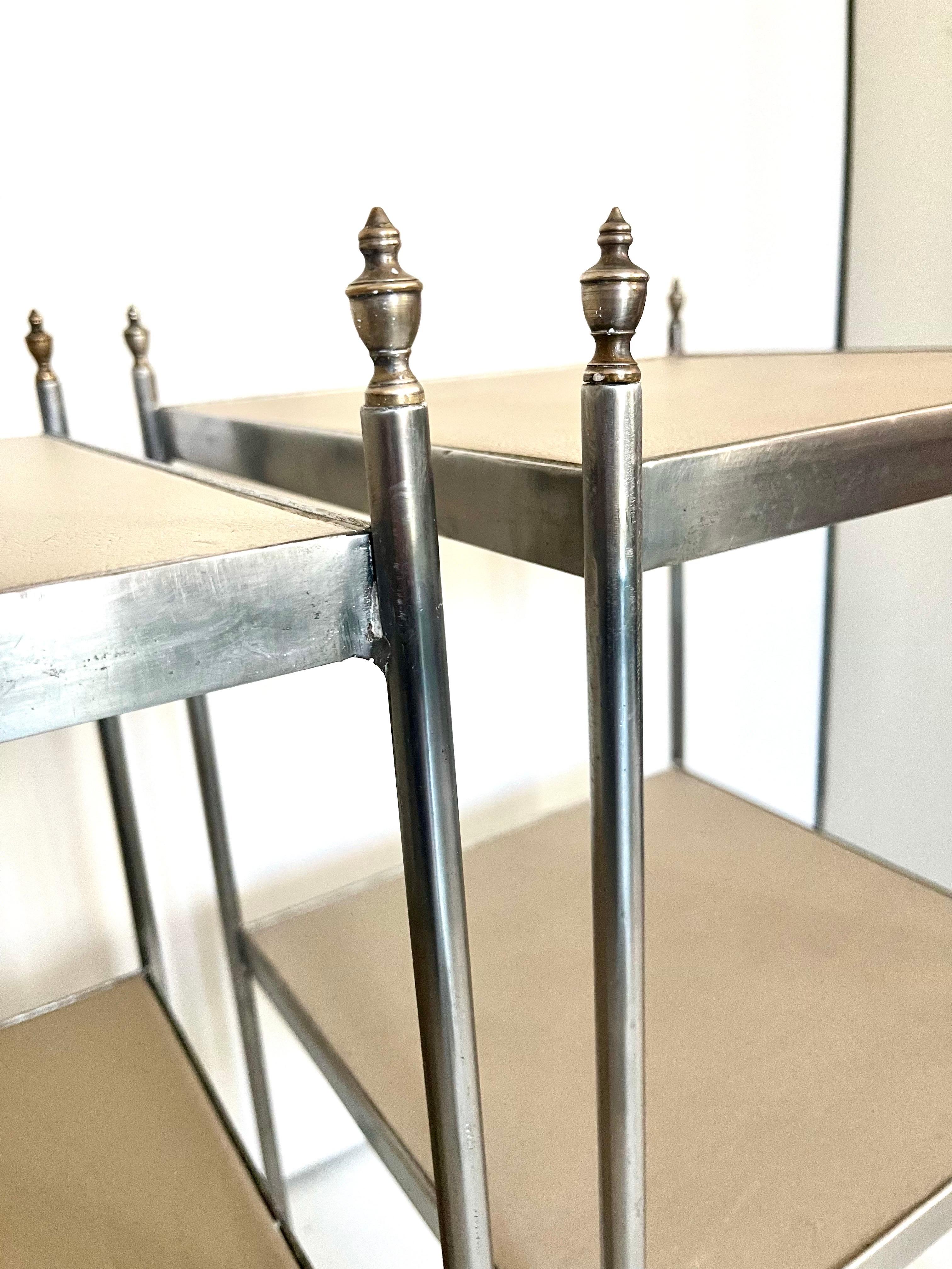 Pair of 1970s Chrome and Brass Leather Jansen Style Side Tables im Zustand „Gut“ im Angebot in Madrid, ES