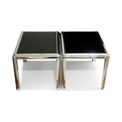 Paire de tables d'appoint en verre et chrome des années 1970