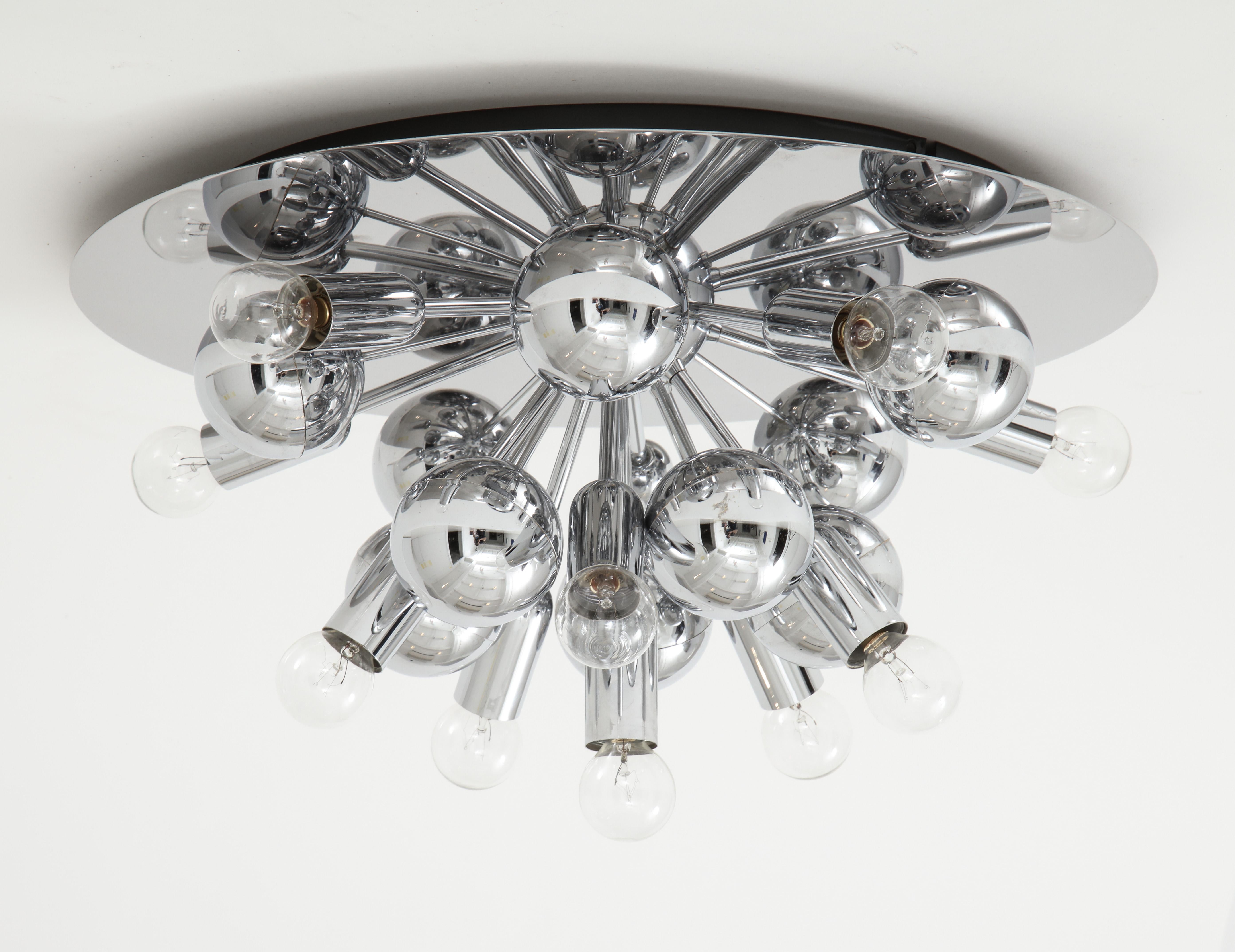 Mid-Century Modern Paire de lampes Spoutnik chromées des années 1970 en vente