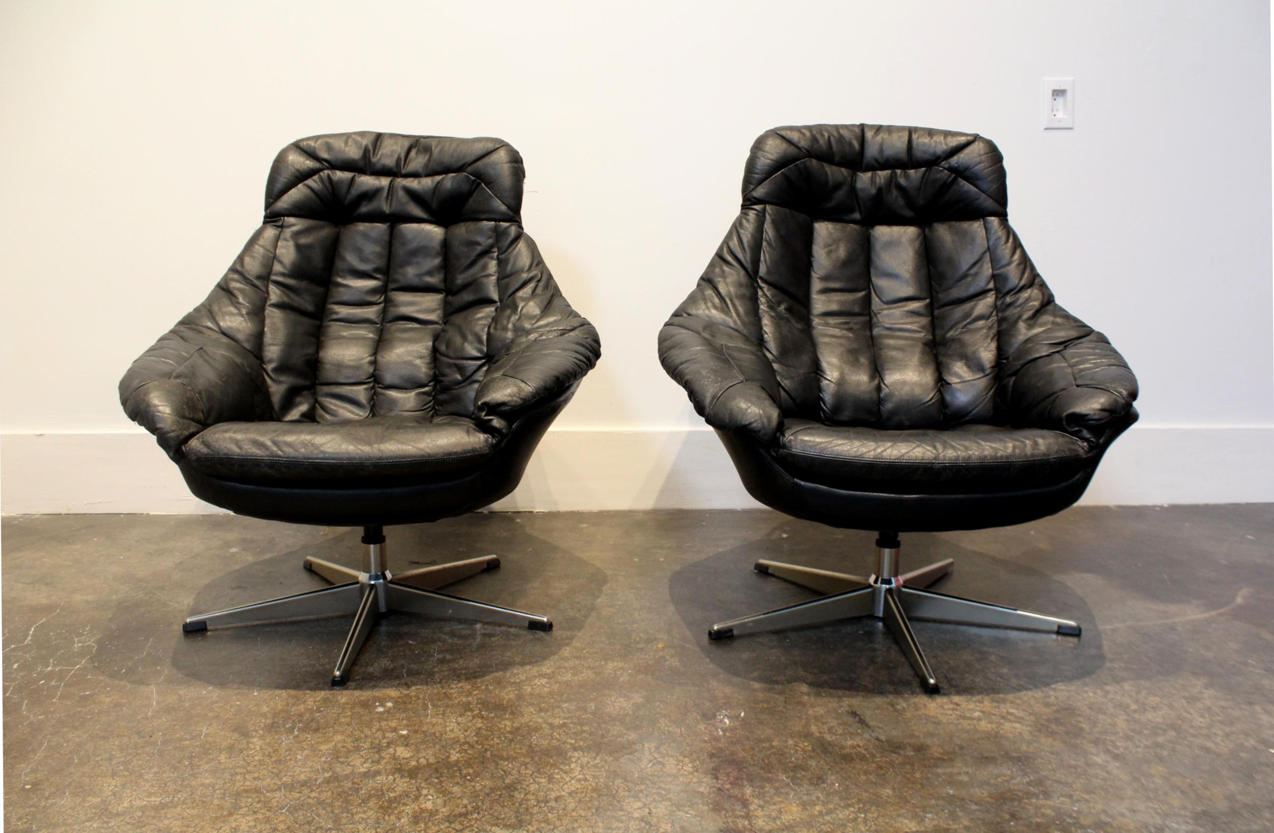 Mid-Century Modern Pair of 1970s Danish Leather Lounge Chairs and Ottoman by H.W. Klein for Bramin For Sale