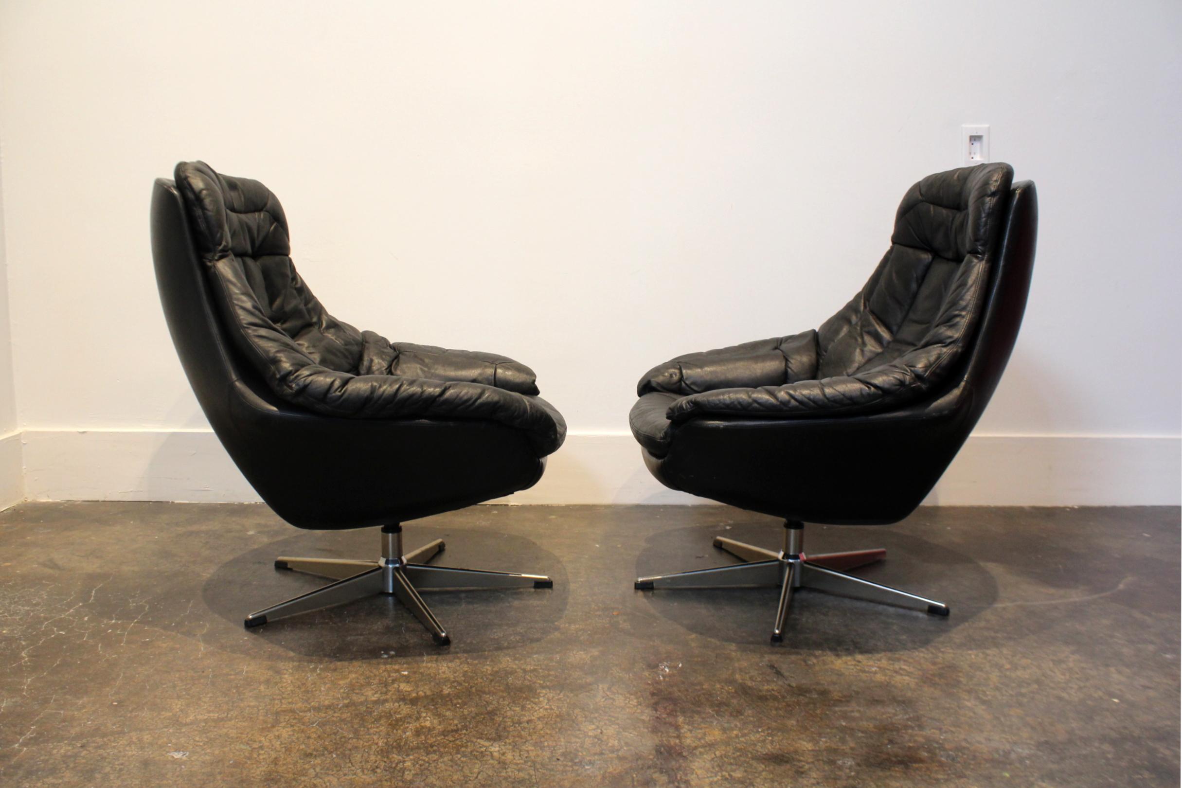 Pair of 1970s Danish Leather Lounge Chairs and Ottoman by H.W. Klein for Bramin In Good Condition For Sale In Dallas, TX