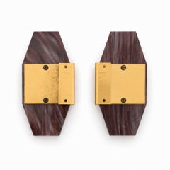 Pareja de tiradores para muebles de resina y latón rosa oscuro de los años 70