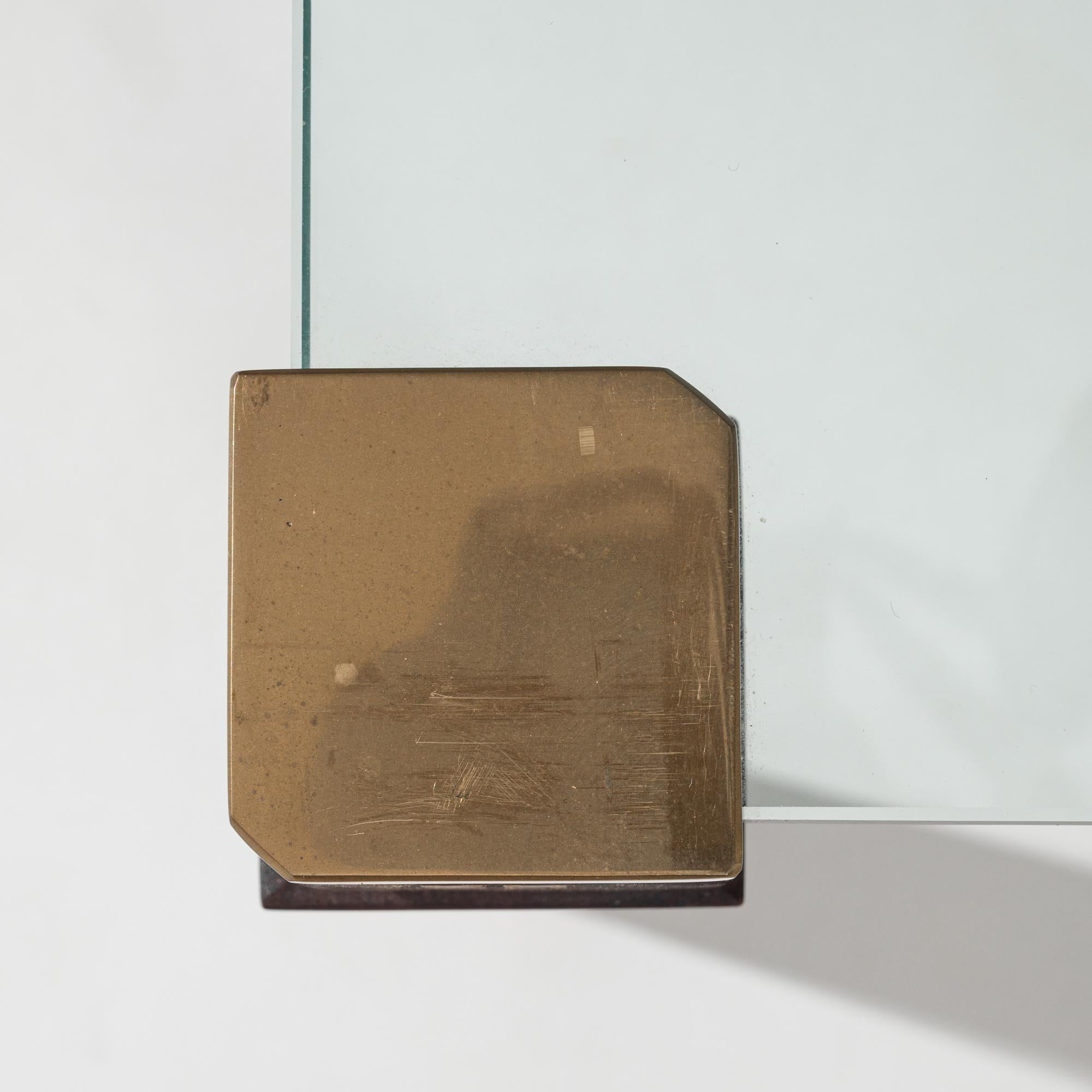 Paire de tables basses carrées en verre et laiton Peter Ghyczy, hollandaises, des années 1970 en vente 5