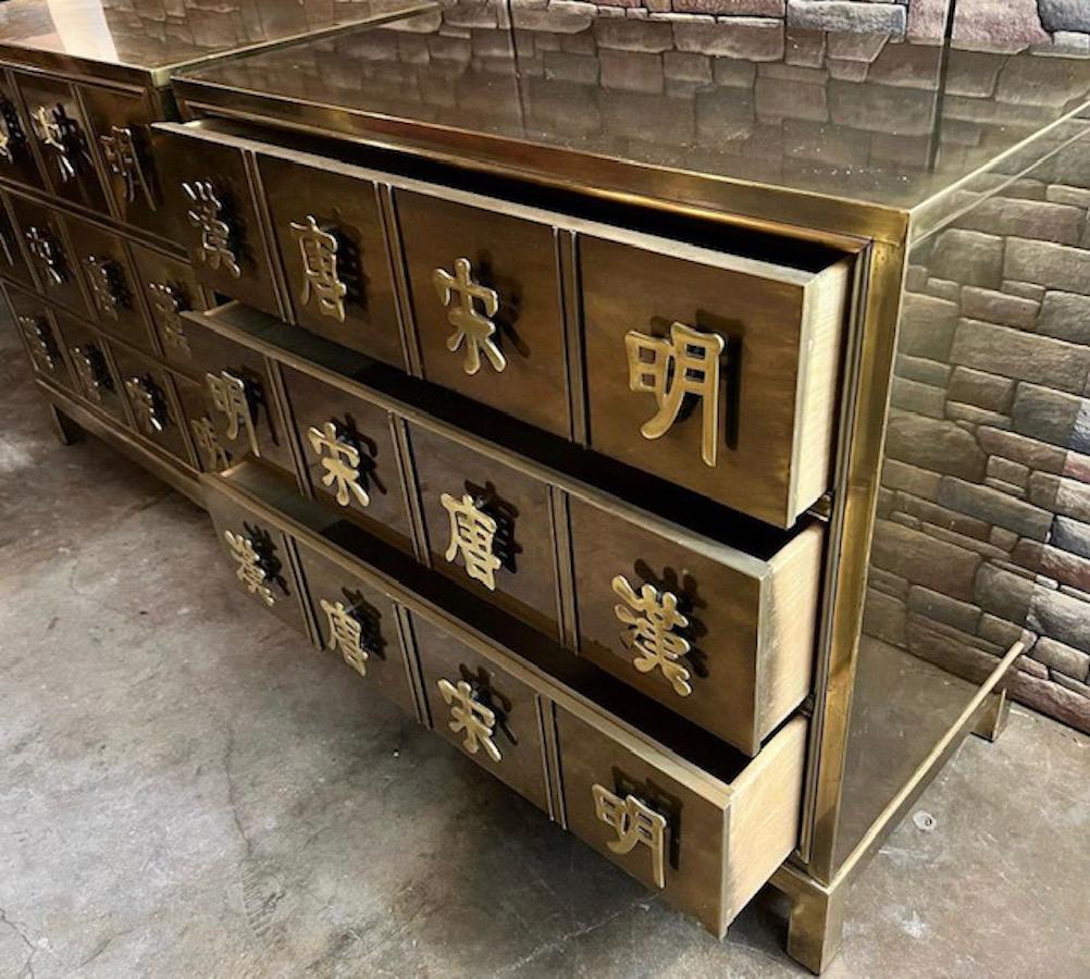 20th Century Pair of 1970s Dynasty Brass Mastercraft Chest of Drawers  For Sale