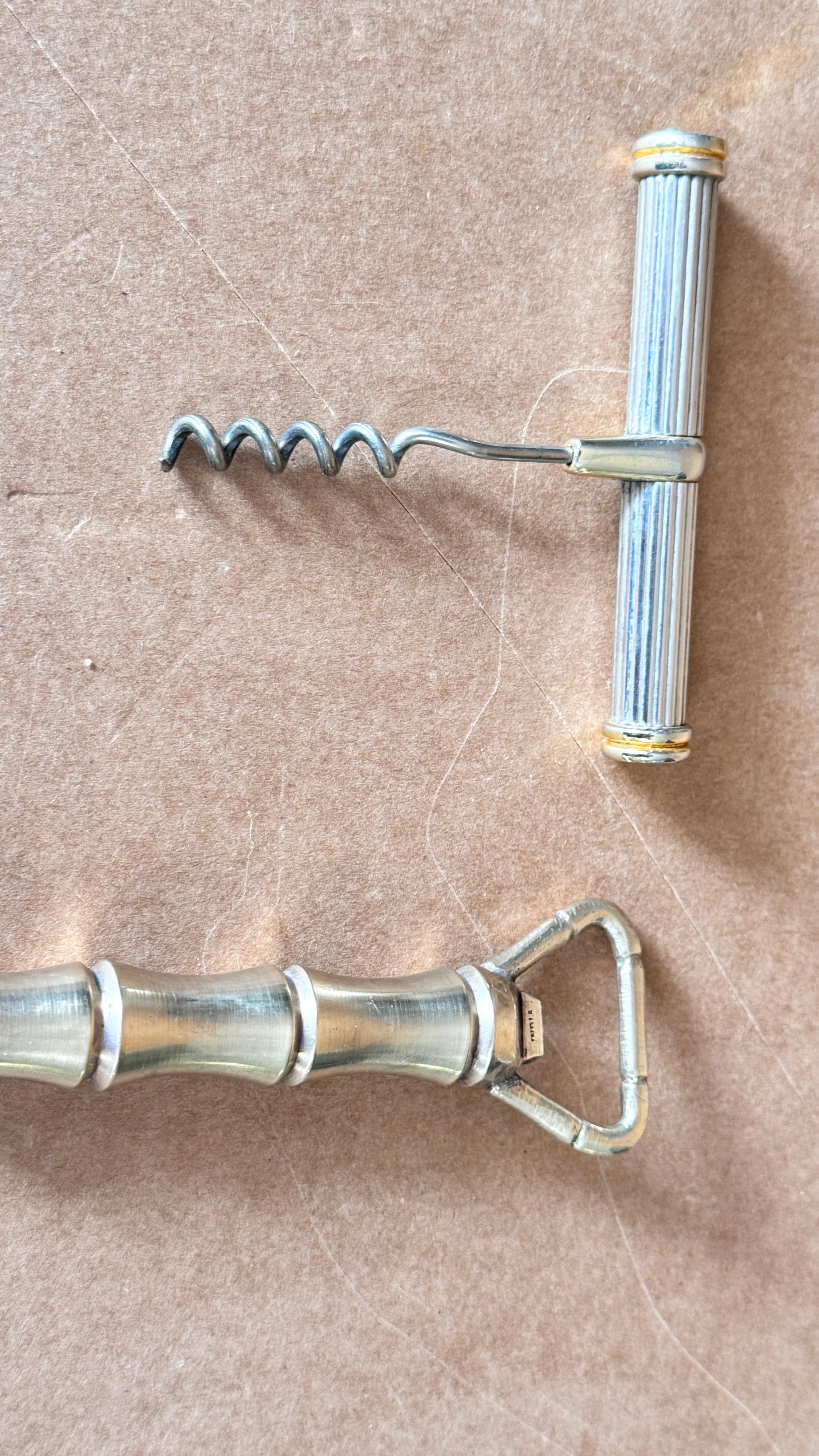 Coppia di apribottiglie francesi degli anni '70, cavatappi in argento e oro e finto bambù in ottone in vendita 3