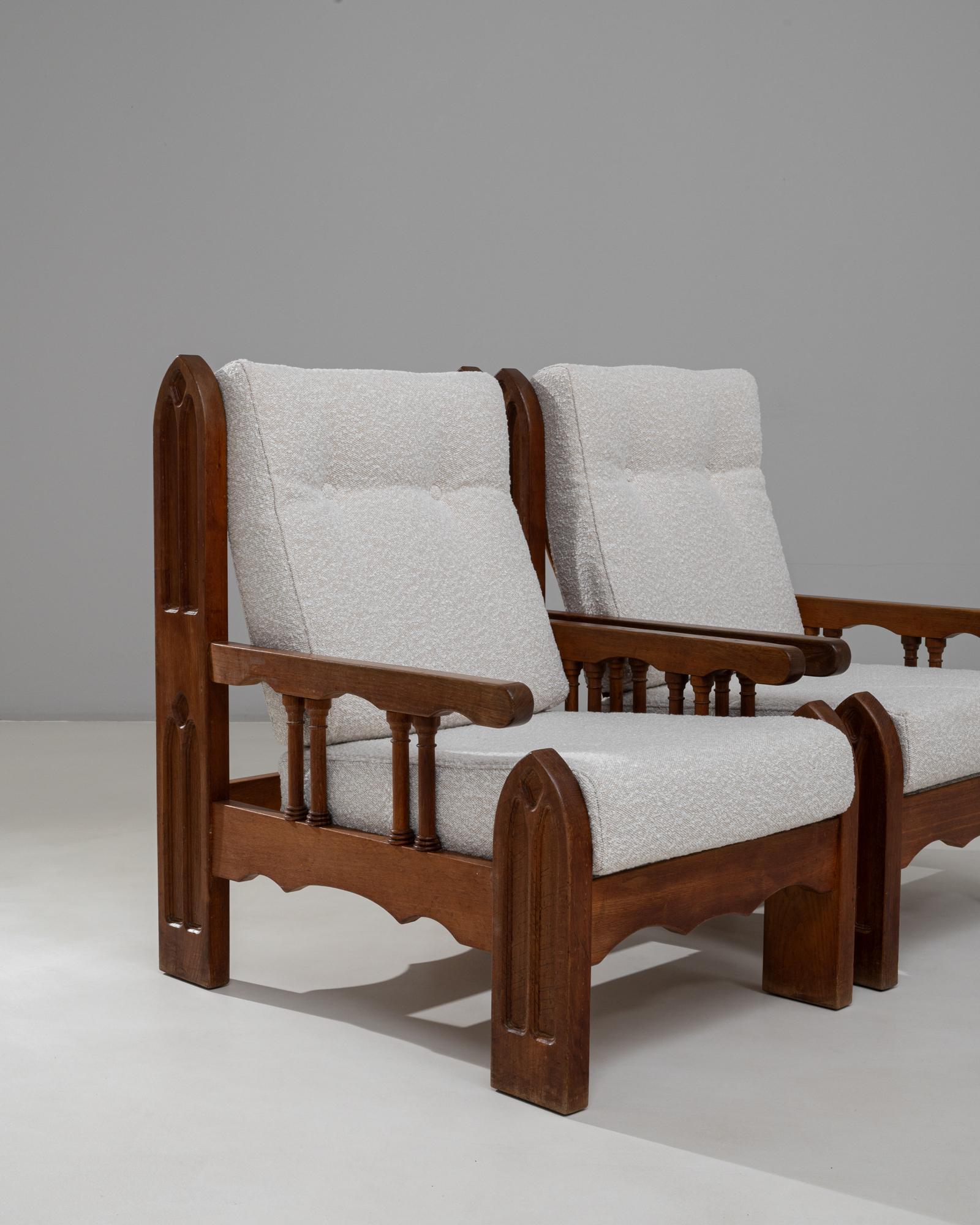 Pair of 1970s French Brutalist Upholstered Armchairs with Carved Details en vente 3