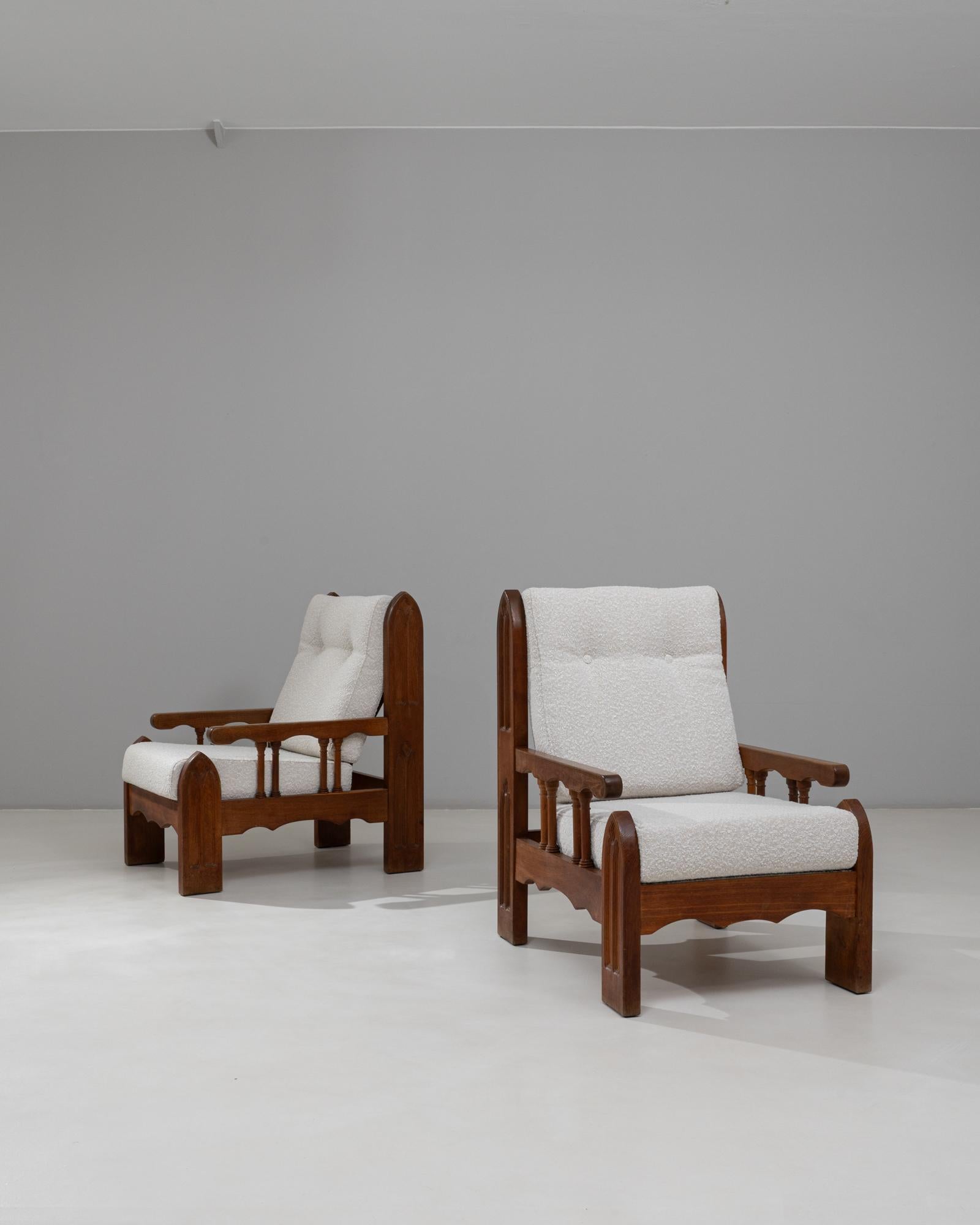 Français Pair of 1970s French Brutalist Upholstered Armchairs with Carved Details en vente