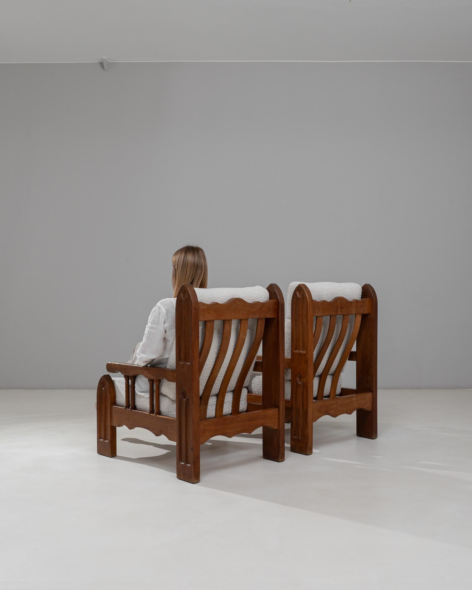 Pair of 1970s French Brutalist Upholstered Armchairs with Carved Details en vente 1