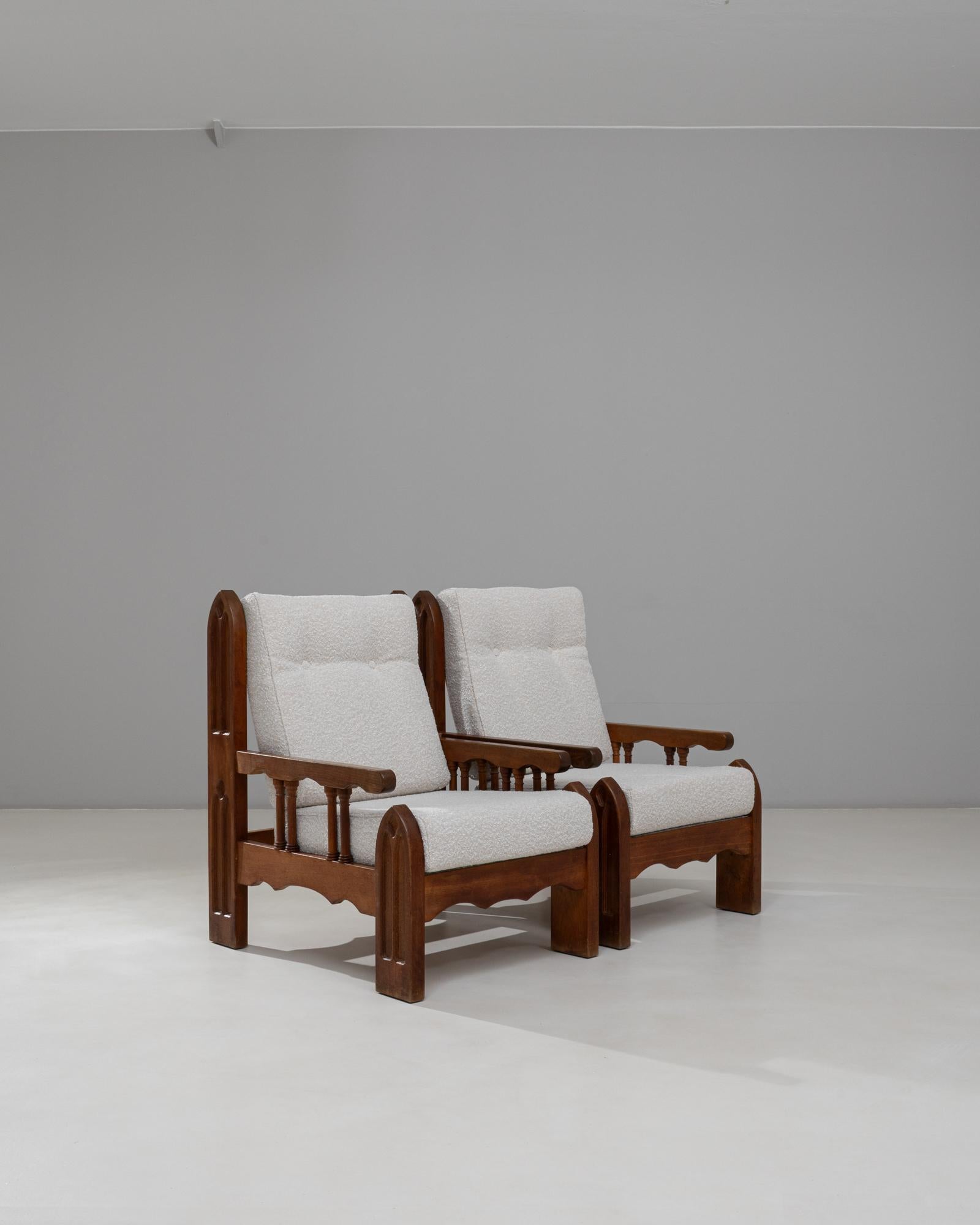 Pair of 1970s French Brutalist Upholstered Armchairs with Carved Details en vente 2