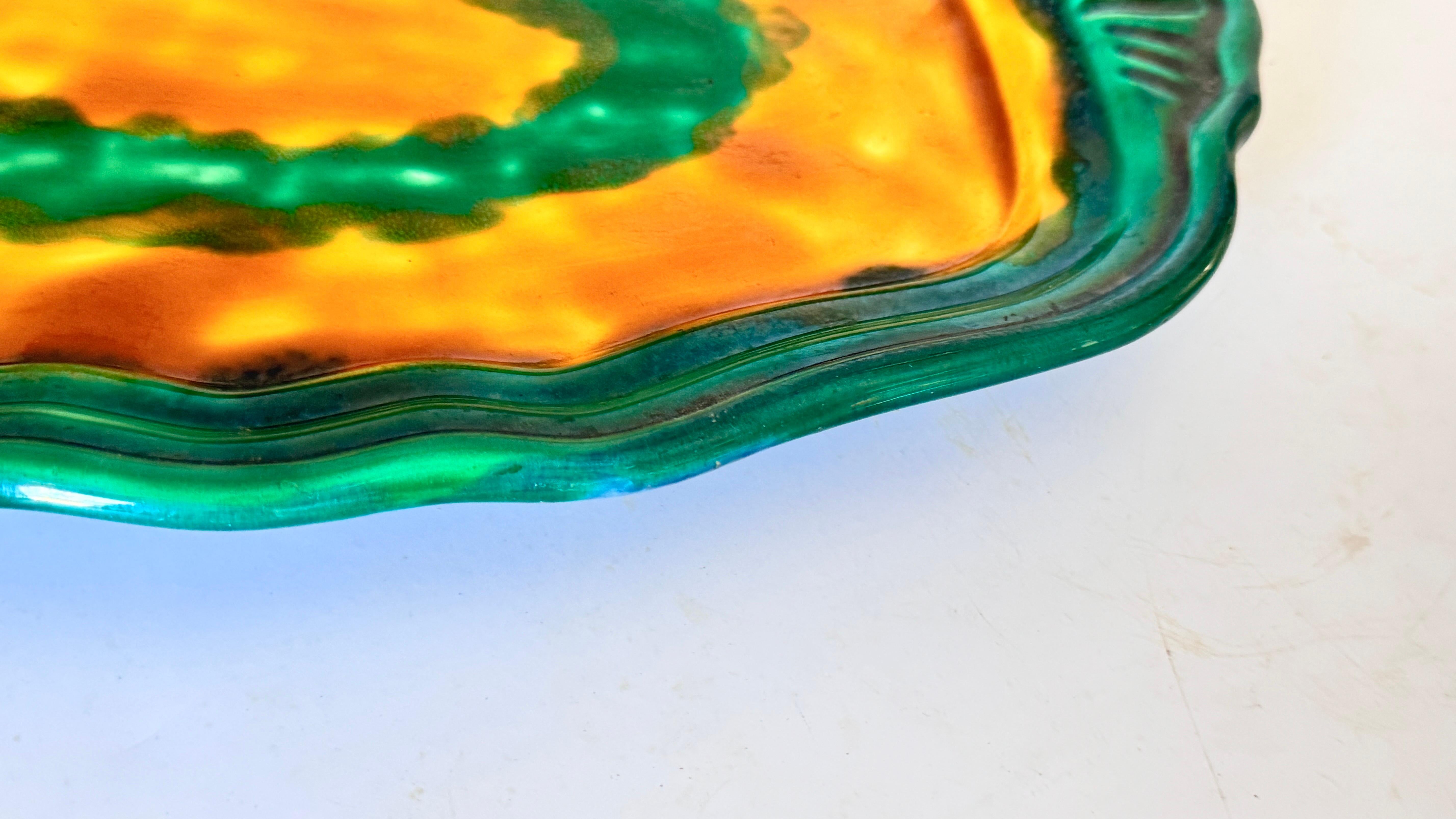 Coppia di piatti da portata in ceramica francese degli anni '70, design del bordo a strati, verde, giallo in vendita 2