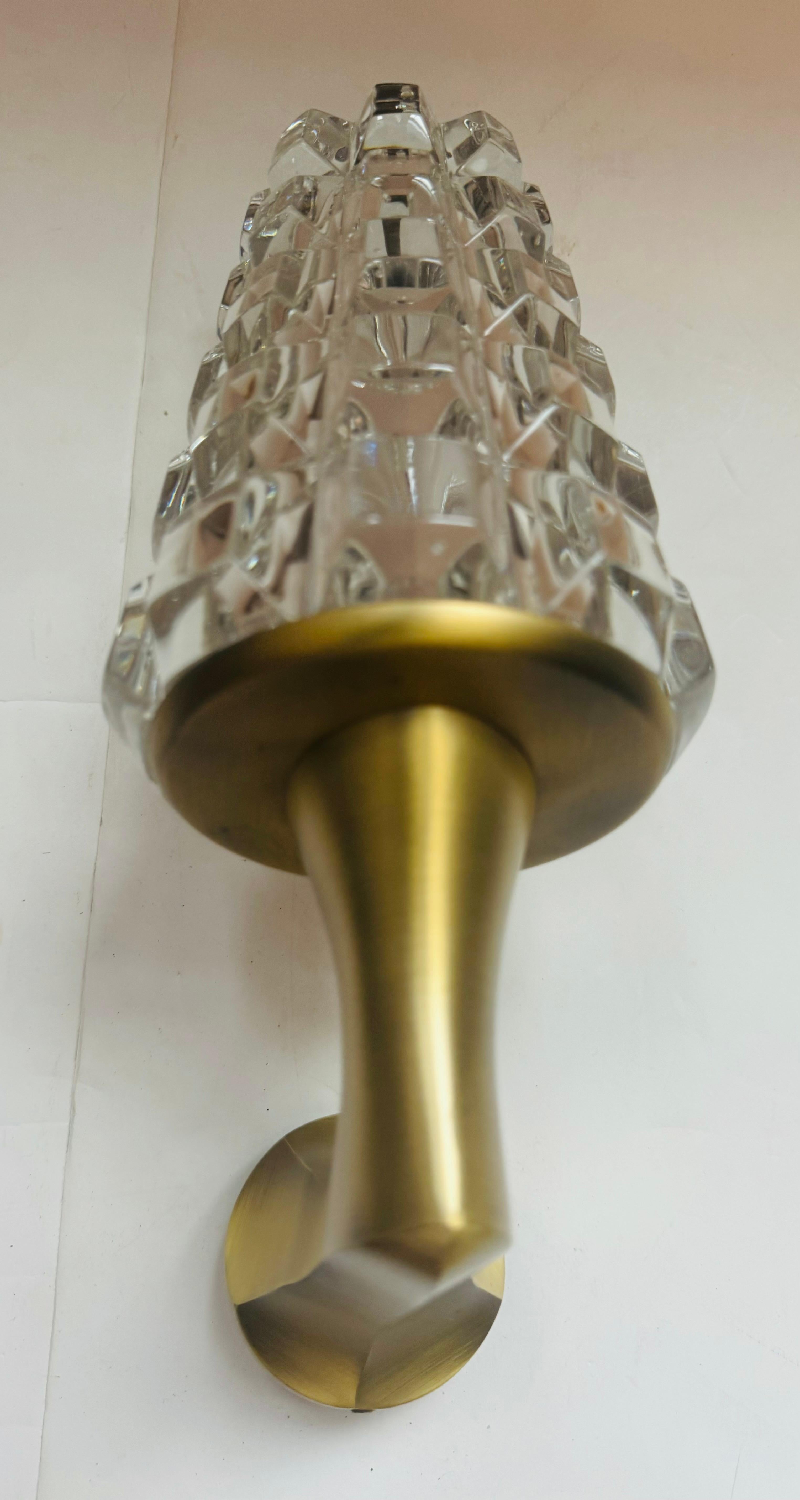 Pareja de lámparas de pared francesas de cristal de los años 70 de mediados de siglo en venta 2