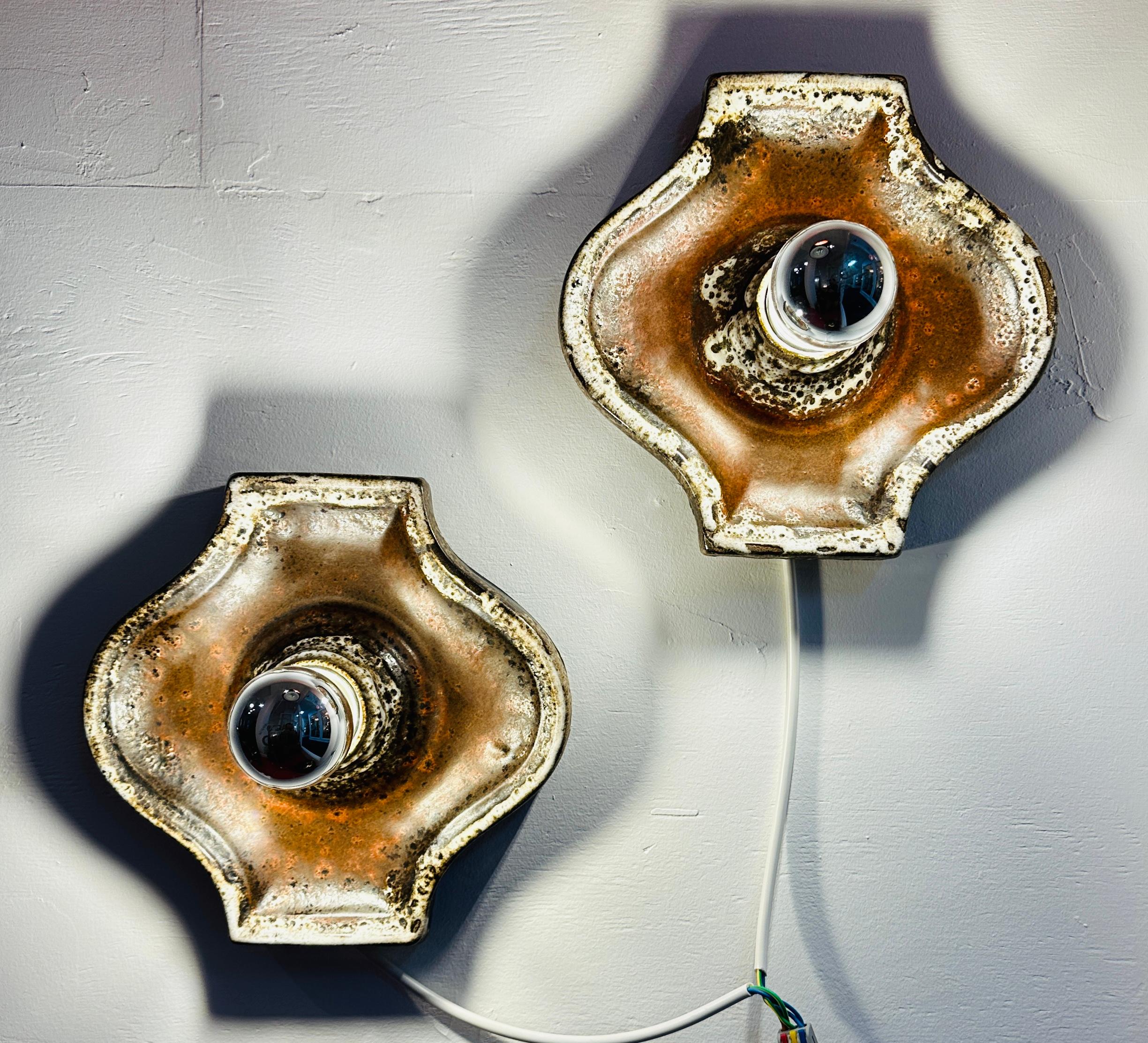 20th Century Pair of 1970s German Fat Lava Hustadt Brown & White Ceramic Wall Lights For Sale