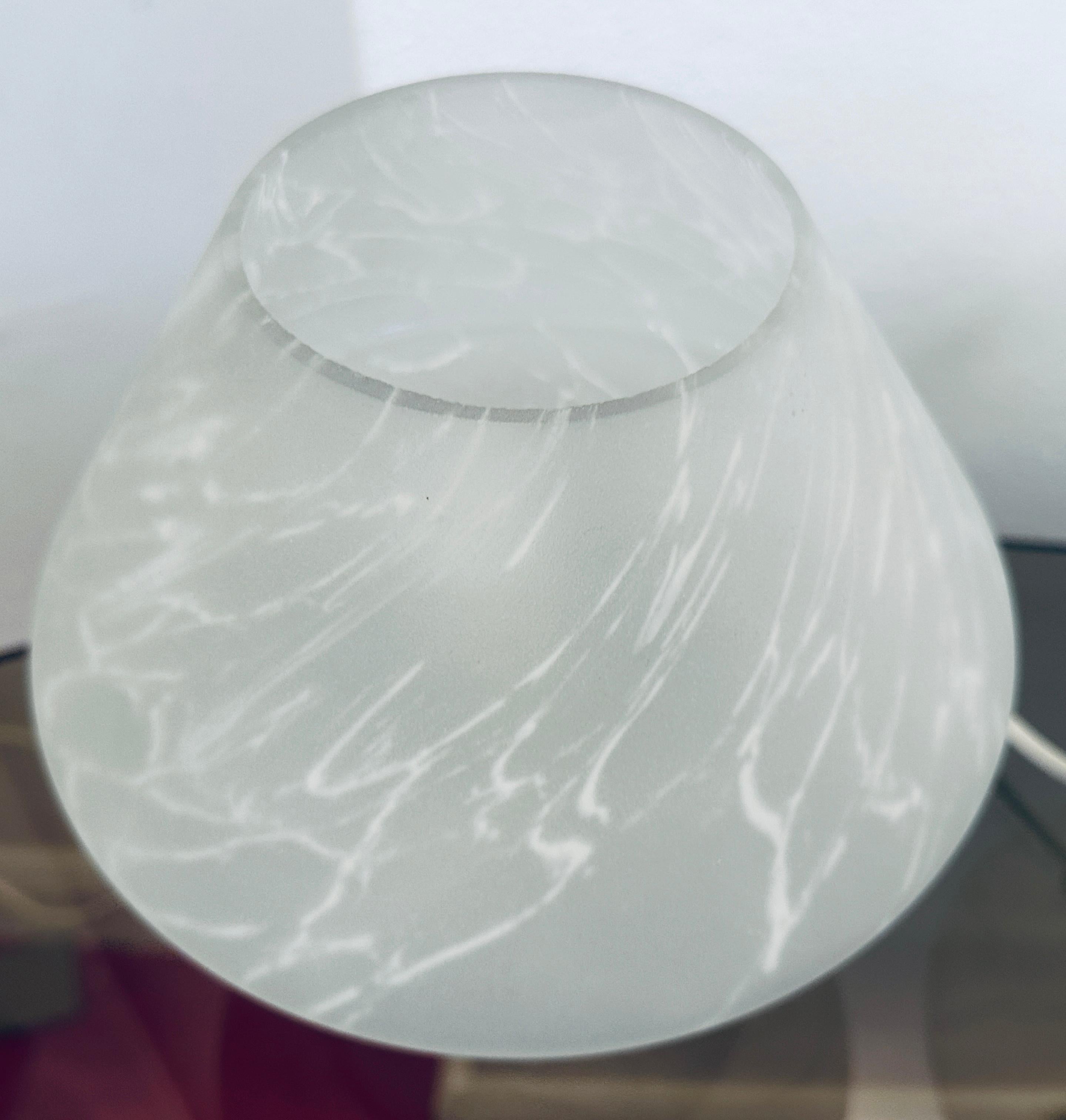 Paire de lampes de bureau champignons allemandes des années 1970 en verre dépoli et craquelé de style Putzler en vente 7