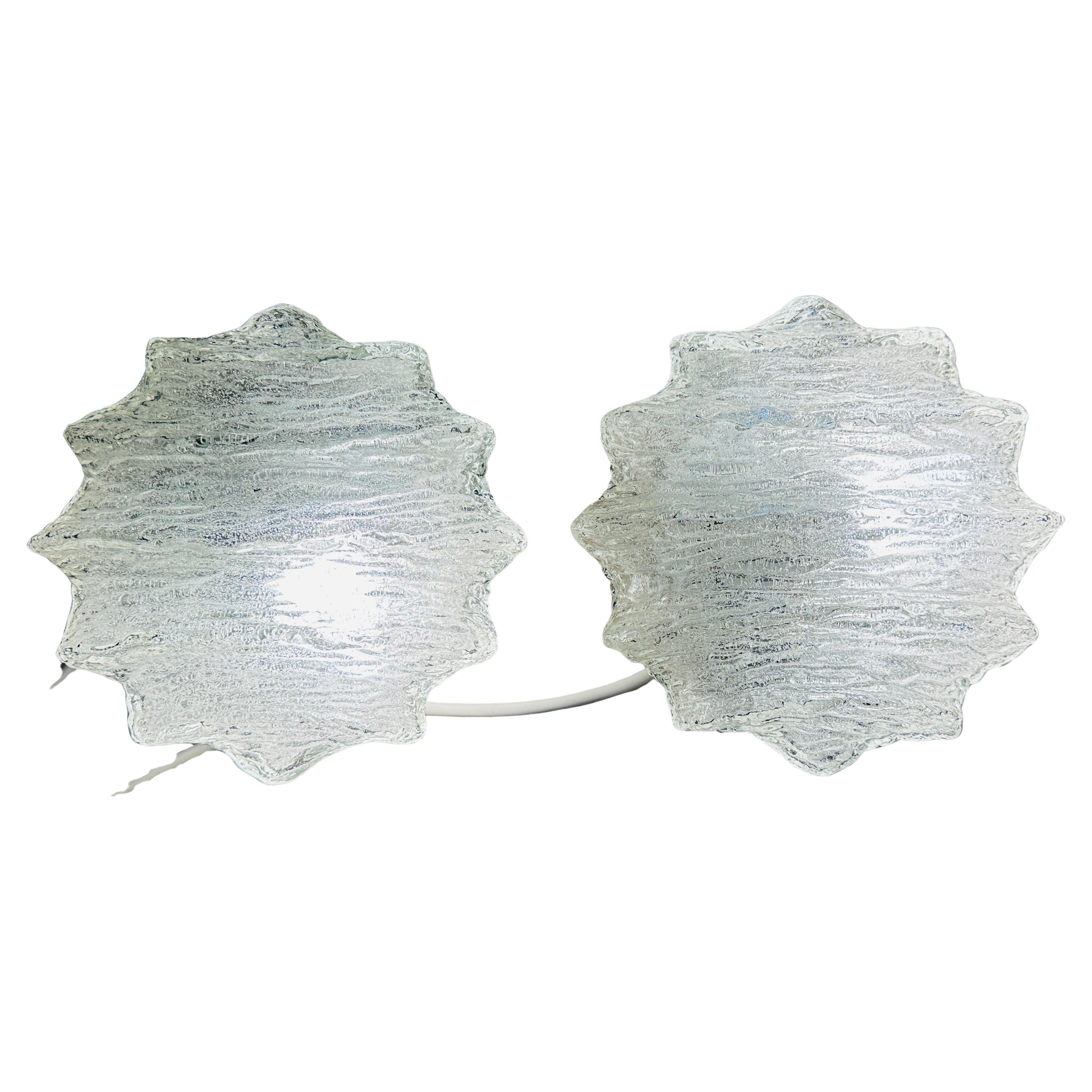 Pareja de apliques alemanes de los años 70 Glashütte Limburg con festoneado ondulado y cristal helado