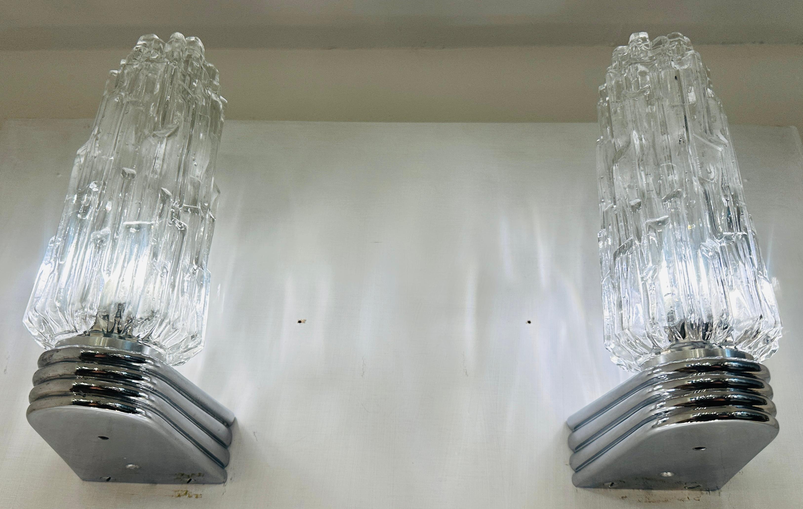 Pareja de apliques alemanes Hoffmeister Iceberg de cristal transparente y cromo de los años 70 Moderno de mediados de siglo en venta