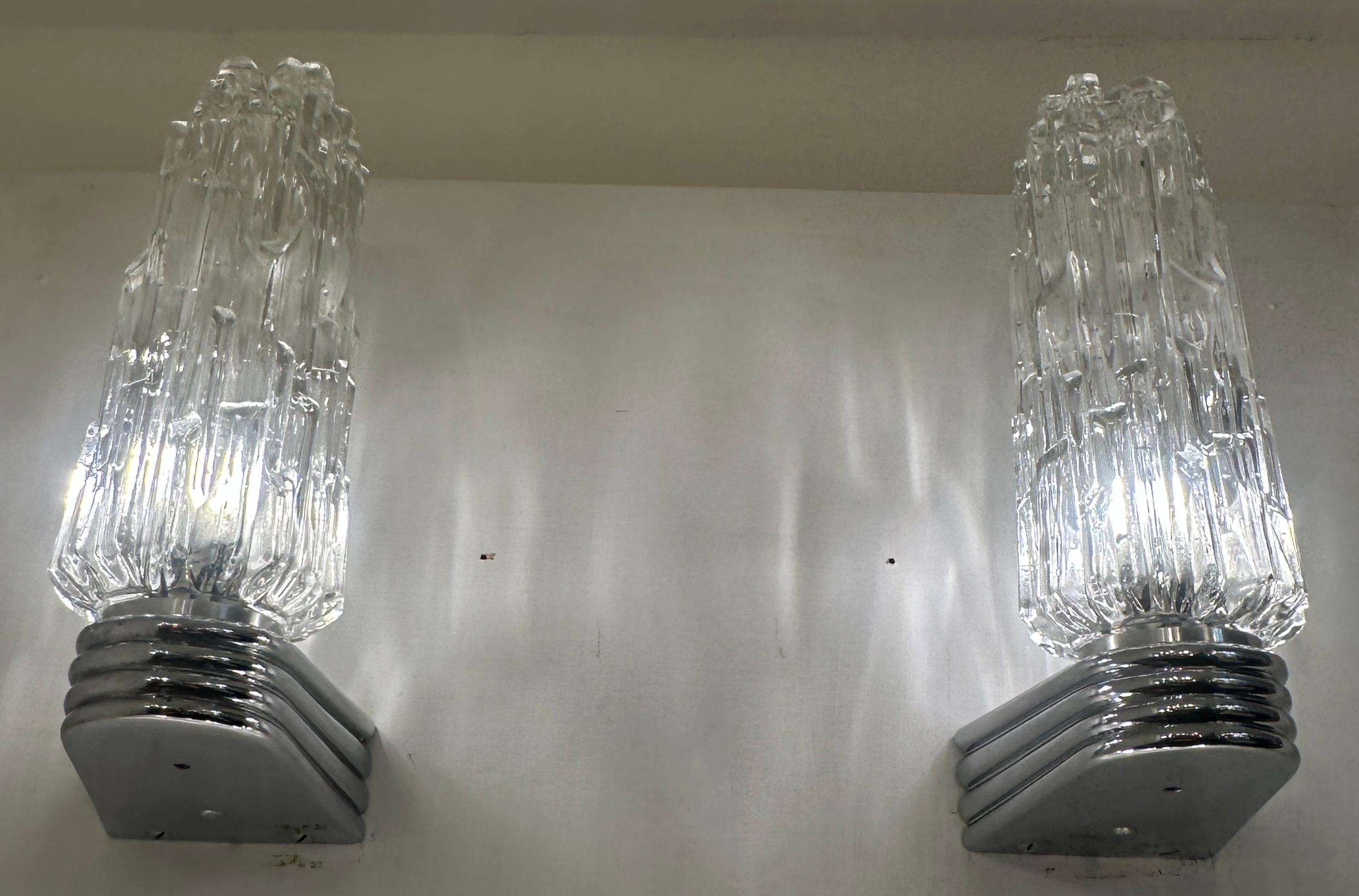 Pareja de apliques alemanes Hoffmeister Iceberg de cristal transparente y cromo de los años 70 Alemán en venta