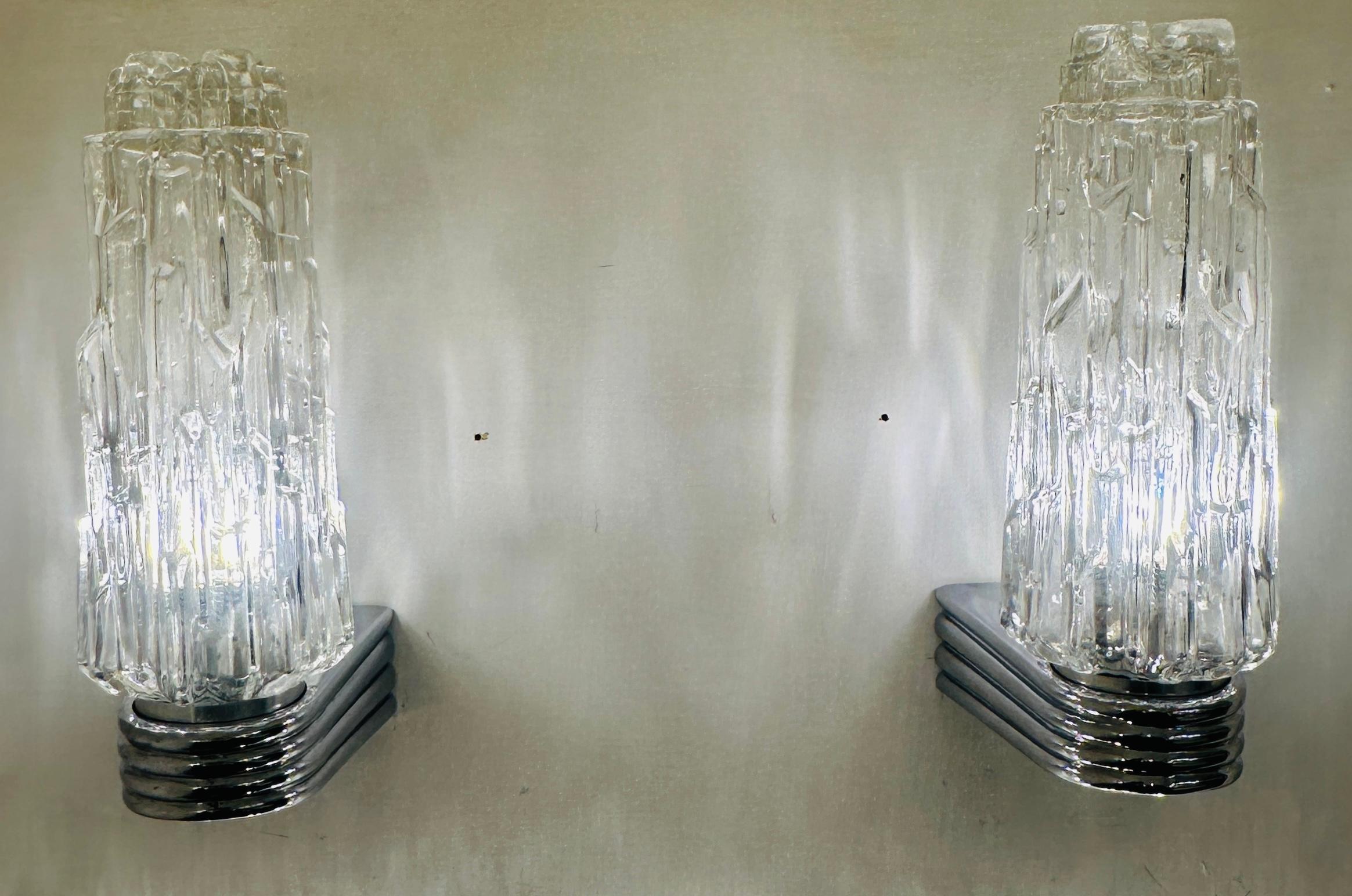 Pareja de apliques alemanes Hoffmeister Iceberg de cristal transparente y cromo de los años 70 Pulido en venta
