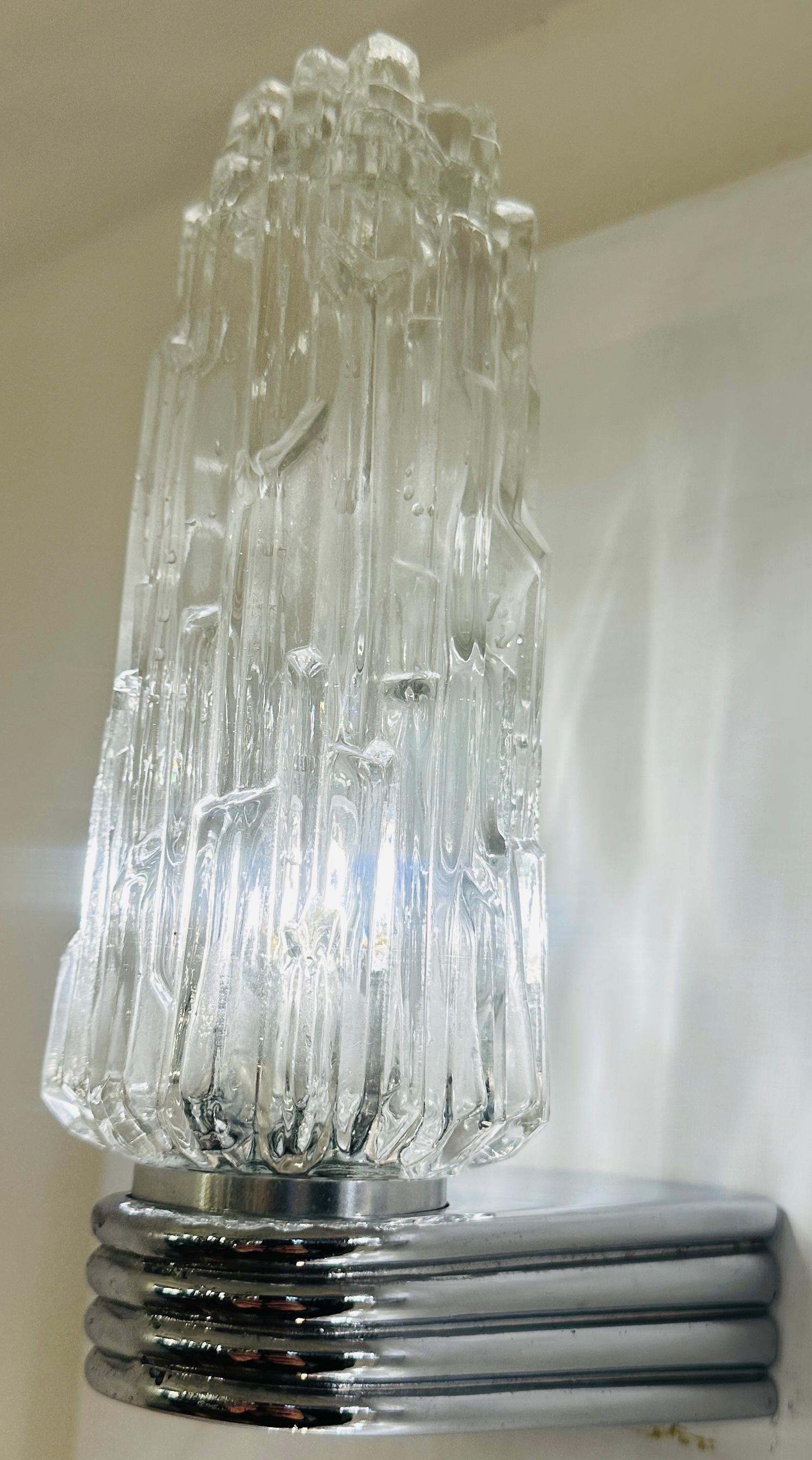 Pareja de apliques alemanes Hoffmeister Iceberg de cristal transparente y cromo de los años 70 siglo XX en venta