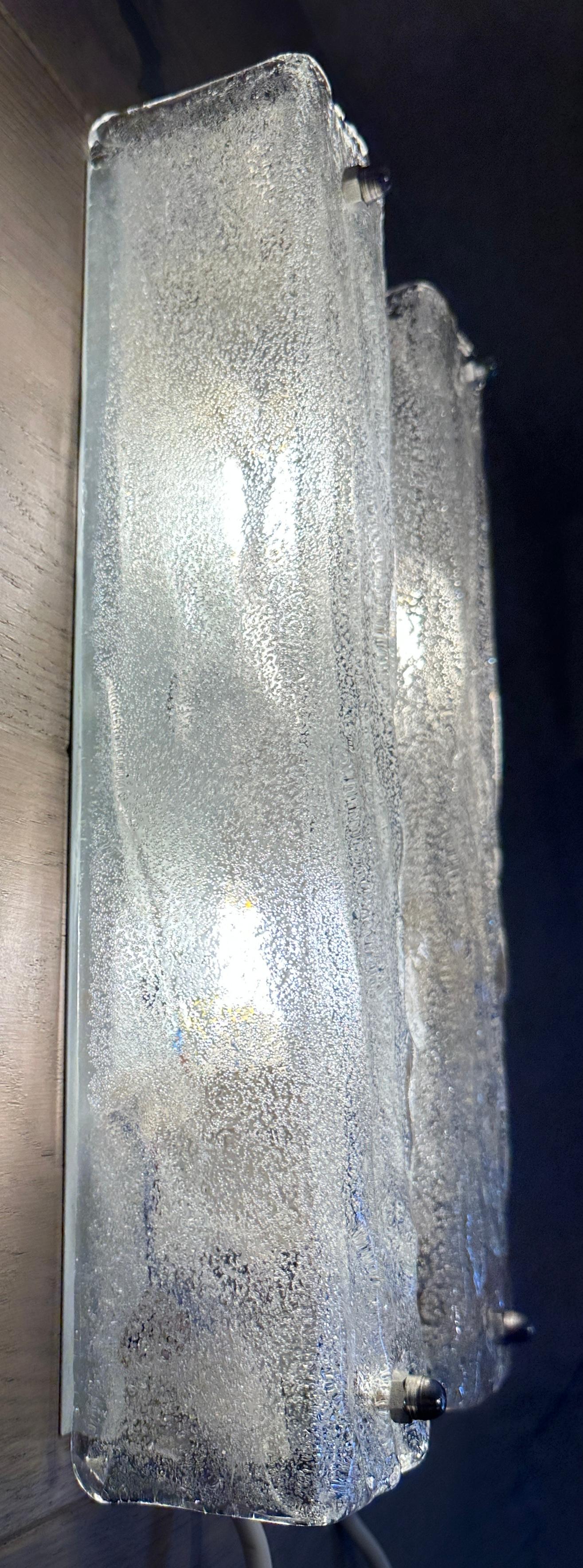 Pareja de apliques alemanes de cristal esmerilado Kaiser Leuchten de los años 70 Escarchado en venta