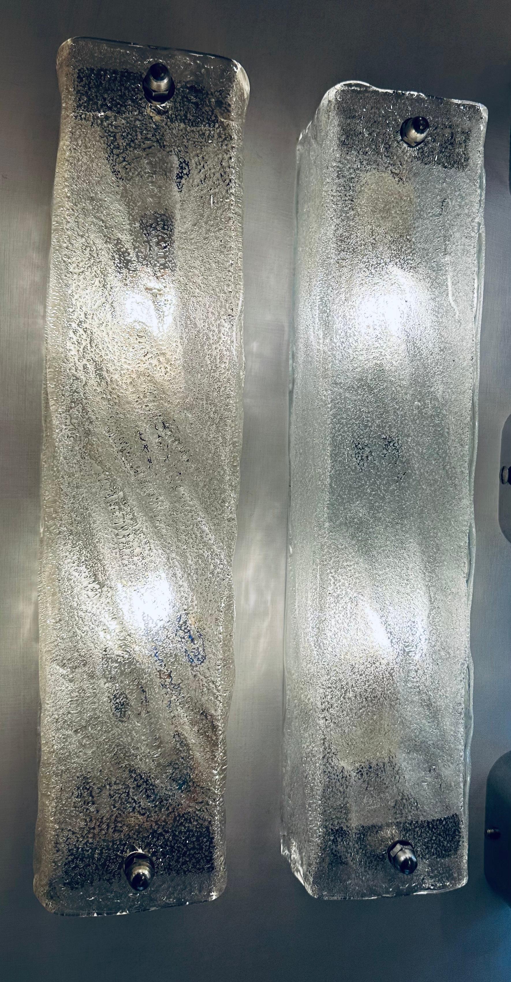 Pareja de apliques alemanes de cristal esmerilado Kaiser Leuchten de los años 70 Moderno de mediados de siglo en venta
