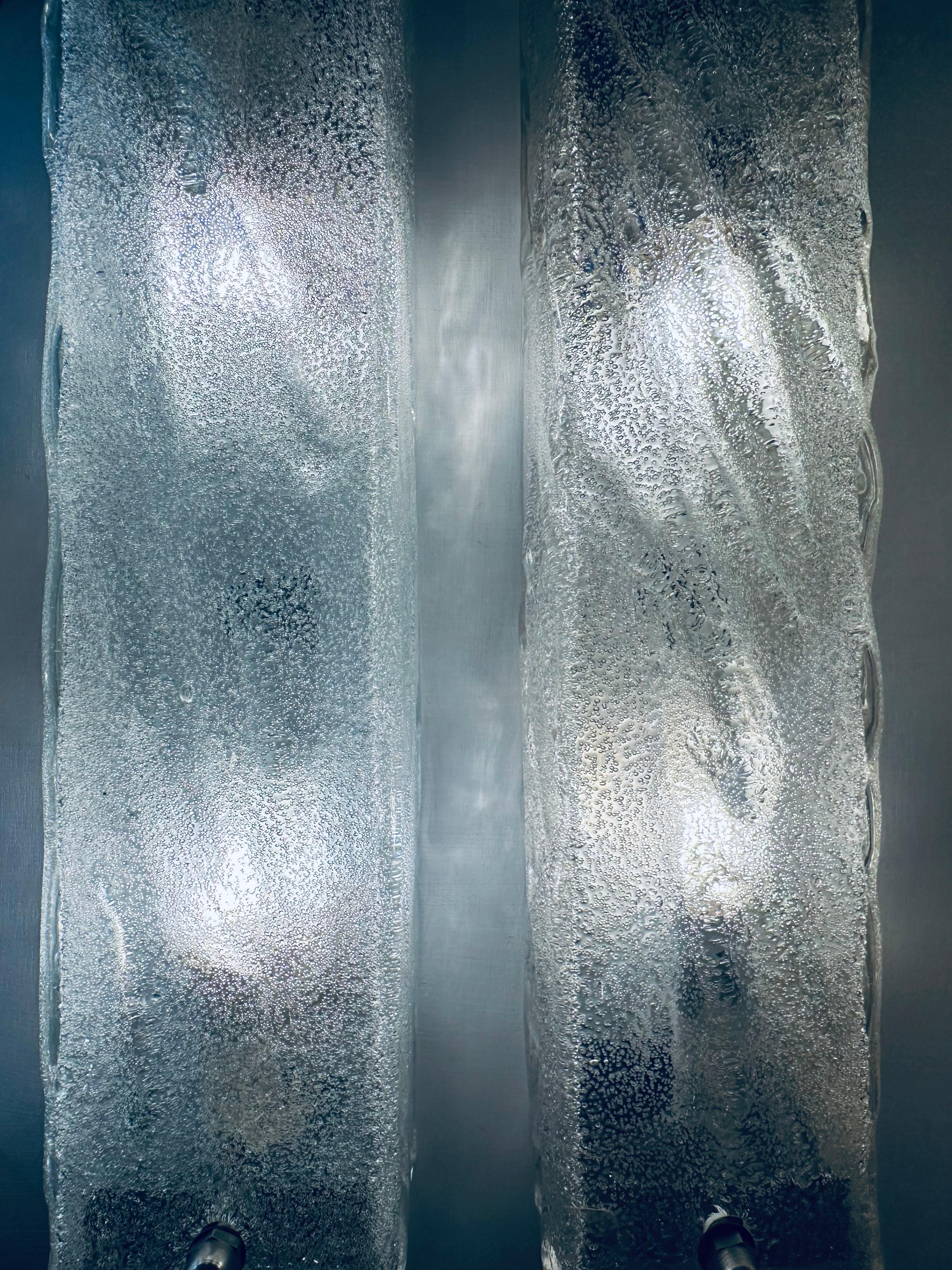 Paar deutsche Kaiser Leuchten Wandleuchten aus mattiertem Glas aus den 1970er Jahren im Zustand „Gut“ im Angebot in London, GB