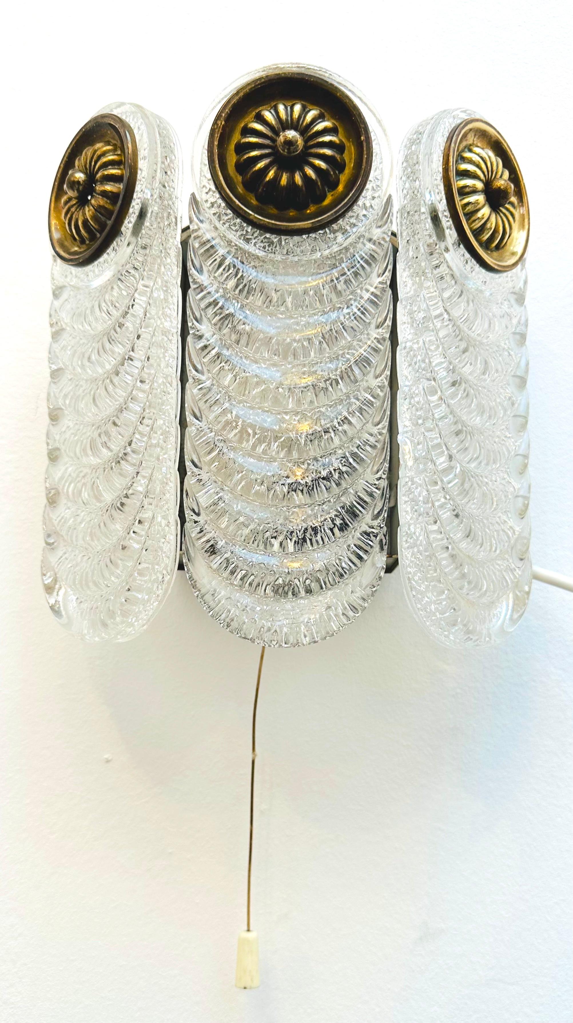 Coppia di applique o lampade da parete in vetro di Murano e ottone Kaiser Leuchten degli anni '70 in vendita 3