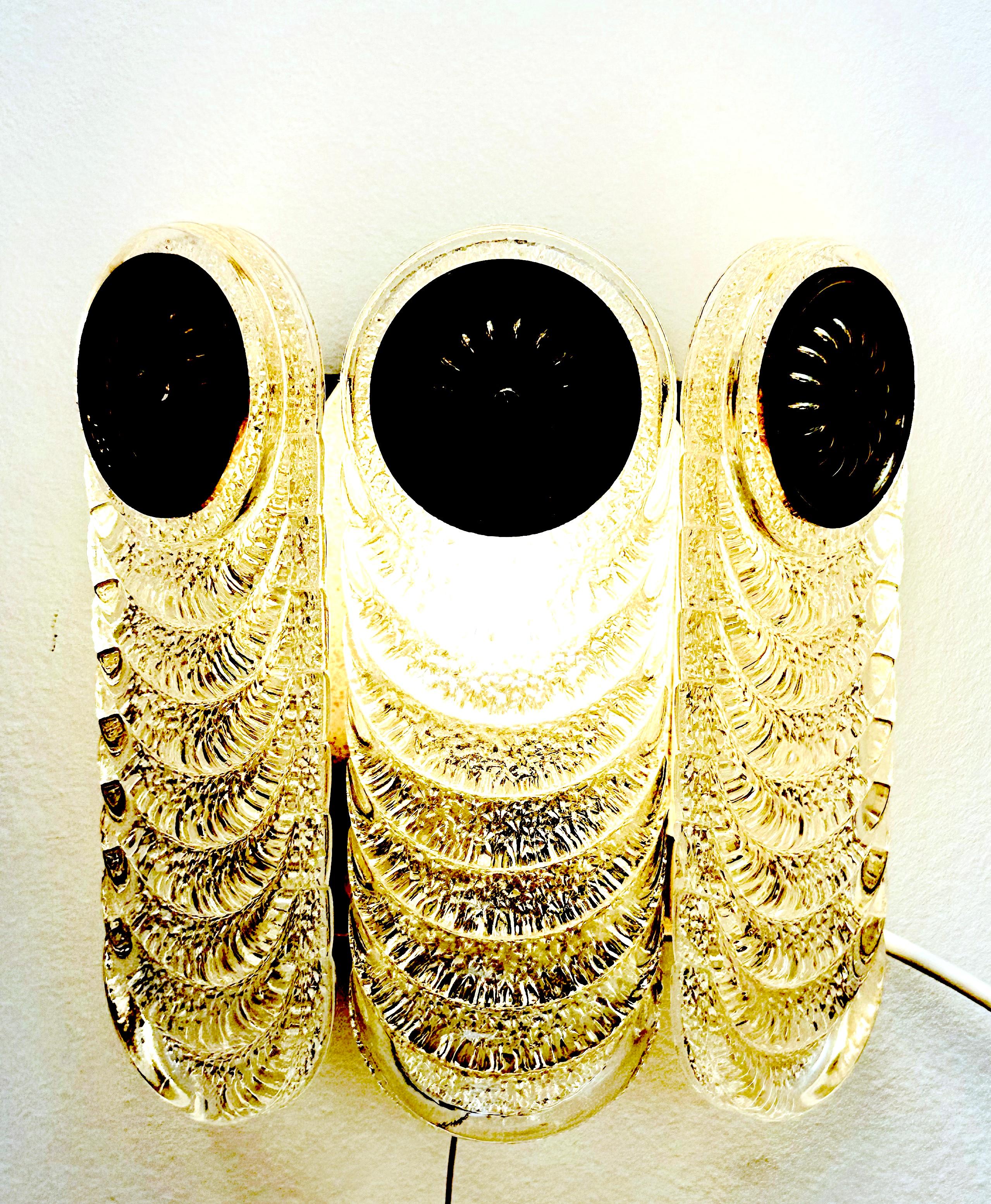 Coppia di applique o lampade da parete in vetro di Murano e ottone Kaiser Leuchten degli anni '70 In condizioni buone in vendita a London, GB