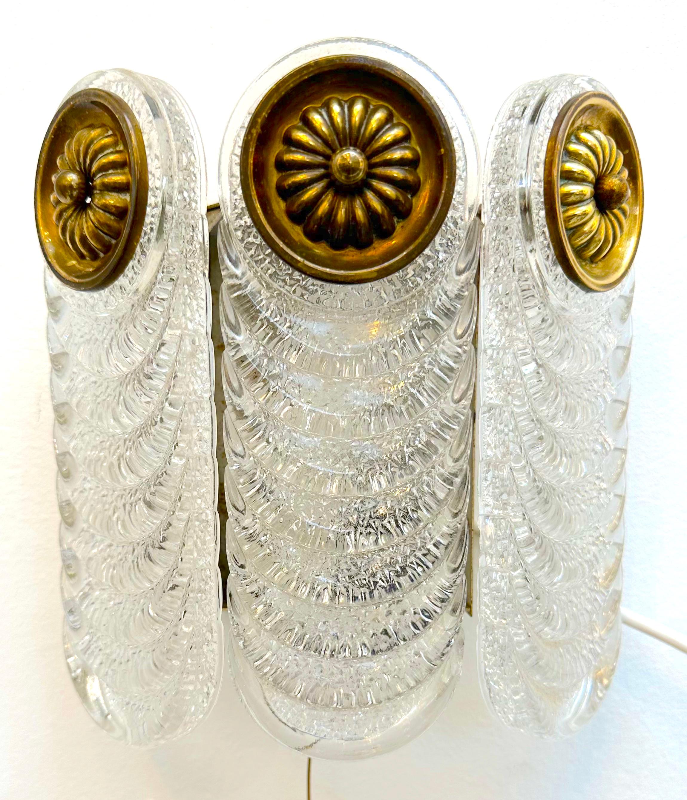 Metallo Coppia di applique o lampade da parete in vetro di Murano e ottone Kaiser Leuchten degli anni '70 in vendita