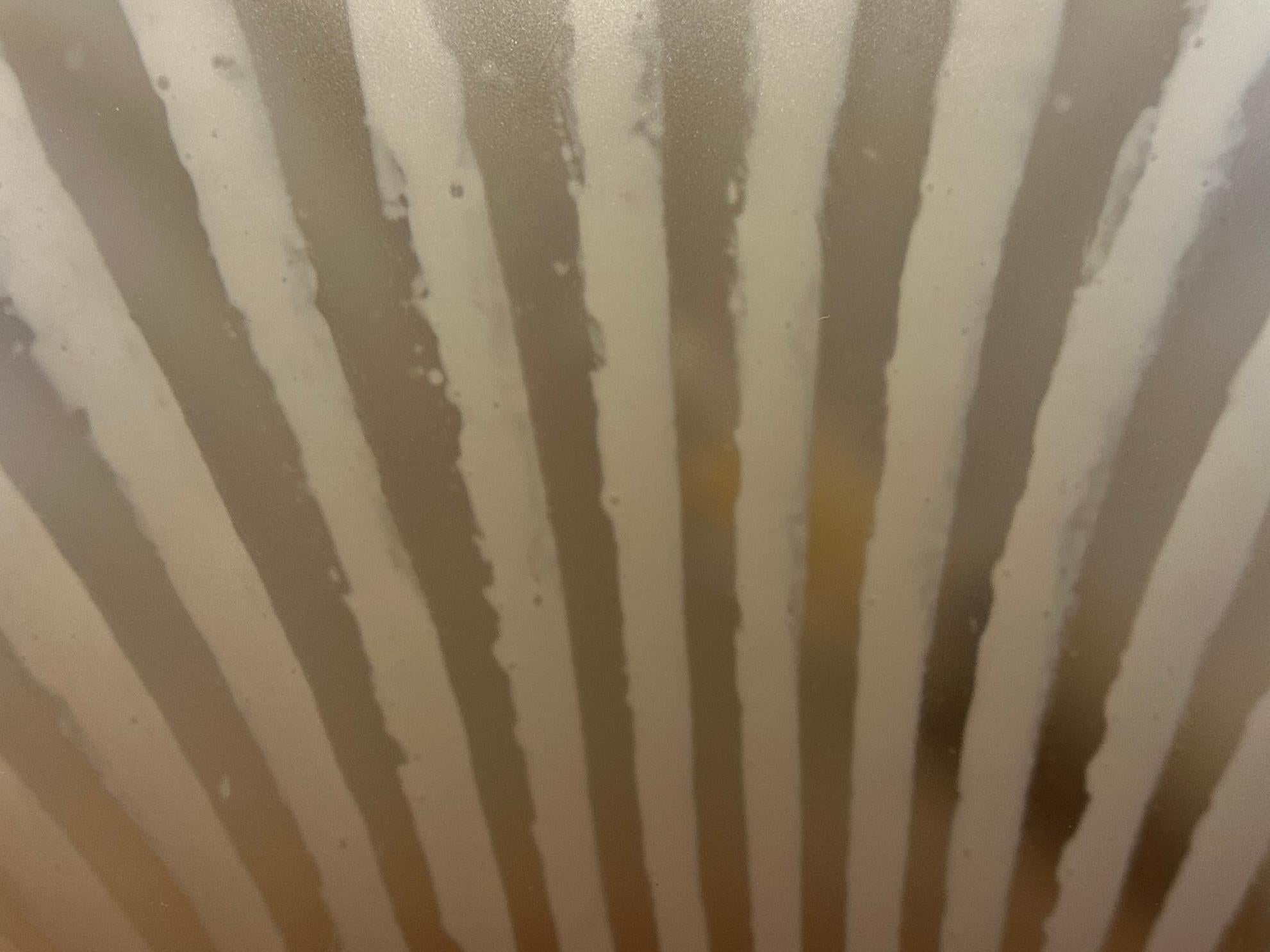 Paire de lampes de table en verre teinté or 