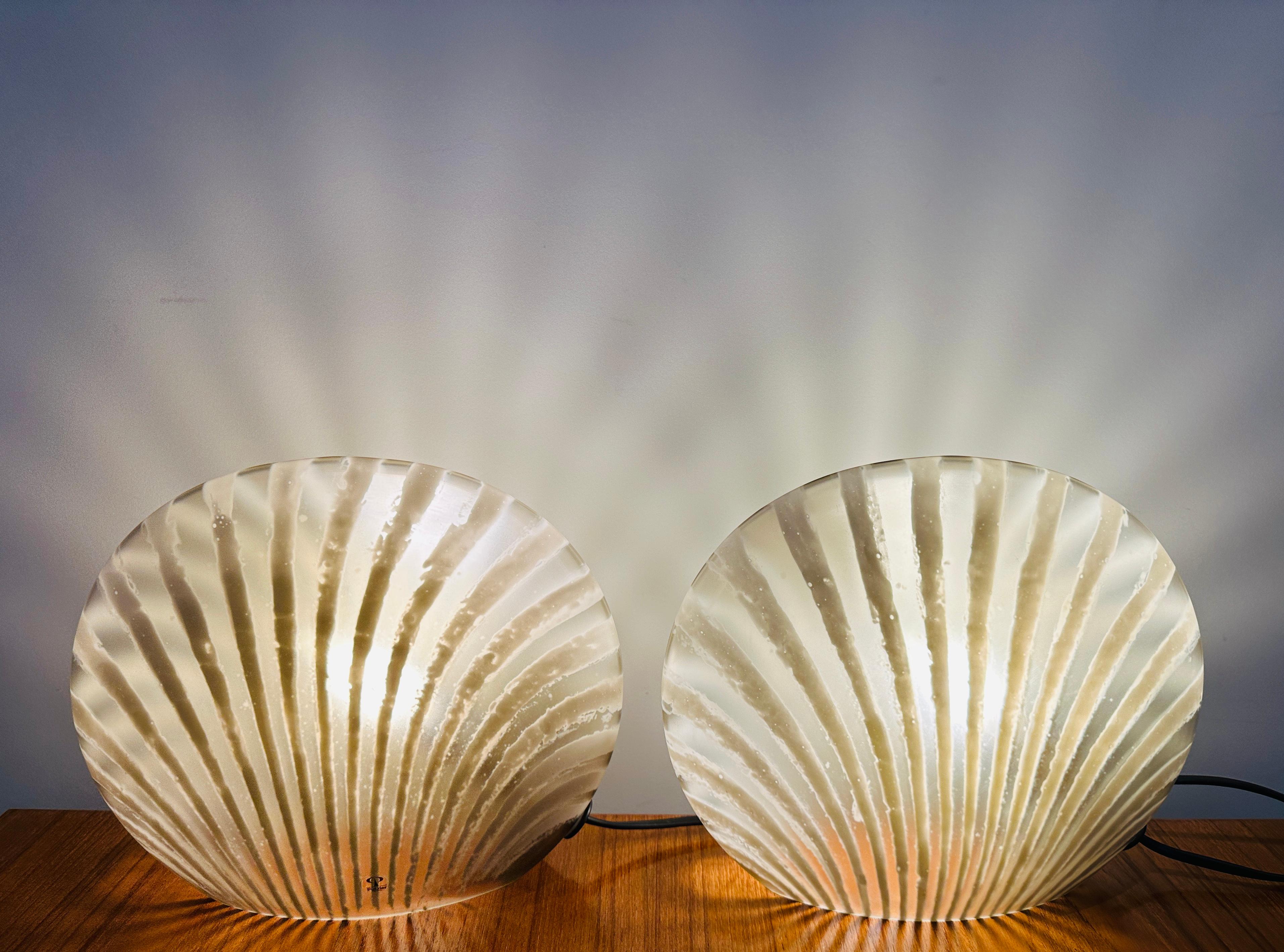 Ère spatiale Paire de lampes de table en verre teinté or 