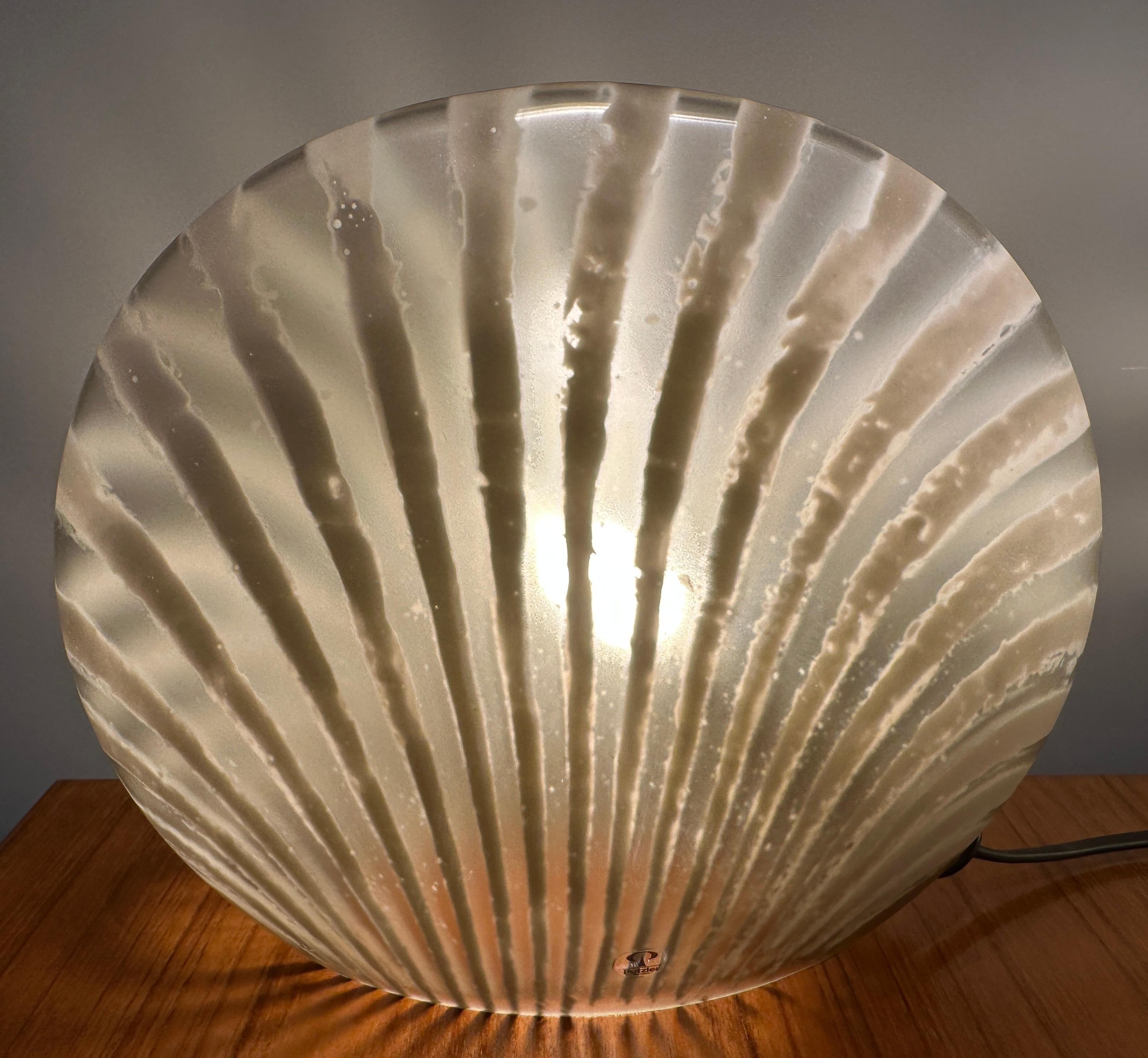 Paire de lampes de table en verre teinté or 