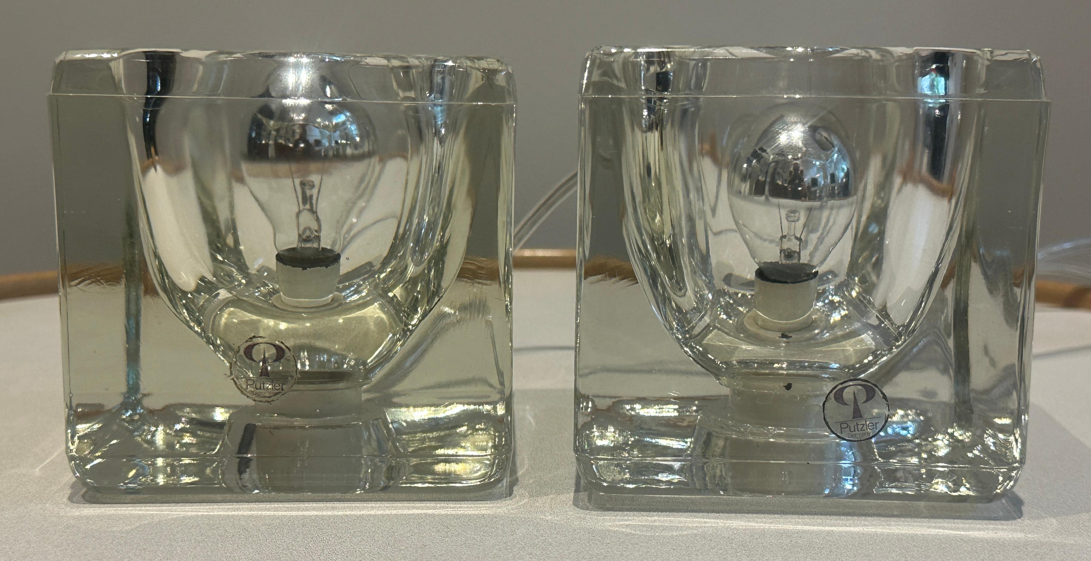 Coppia di lampade da tavolo tedesche Peill & Putzler degli anni '70 in vetro trasparente cubico spesso in vendita 9