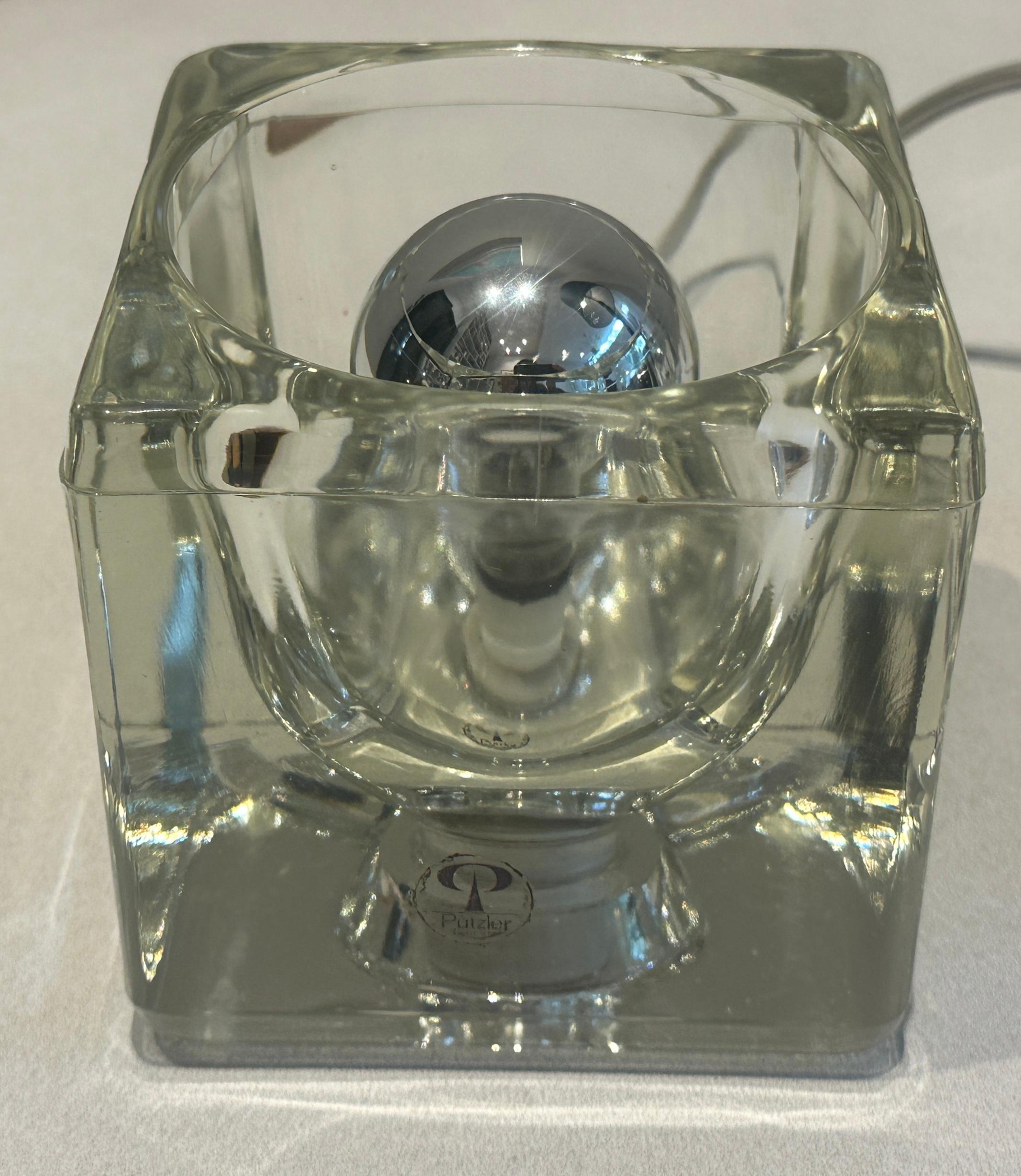 Coppia di lampade da tavolo tedesche Peill & Putzler degli anni '70 in vetro trasparente cubico spesso in vendita 11