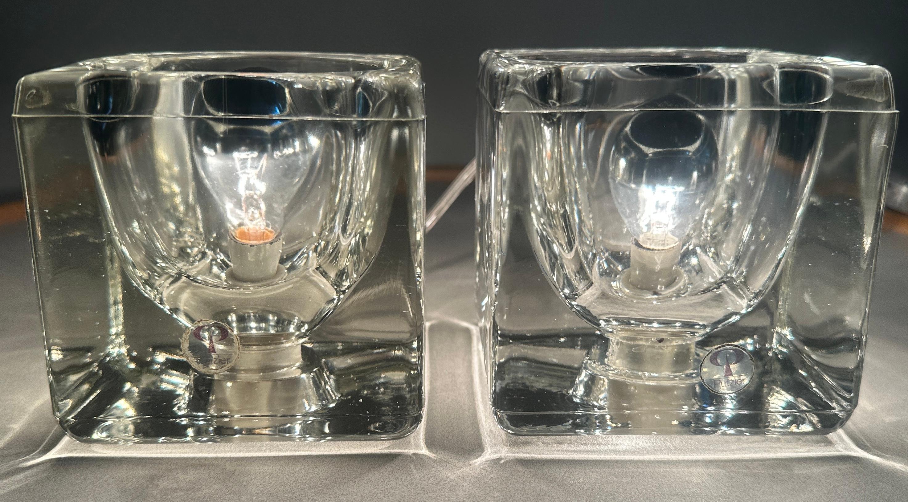 Space Age Coppia di lampade da tavolo tedesche Peill & Putzler degli anni '70 in vetro trasparente cubico spesso in vendita