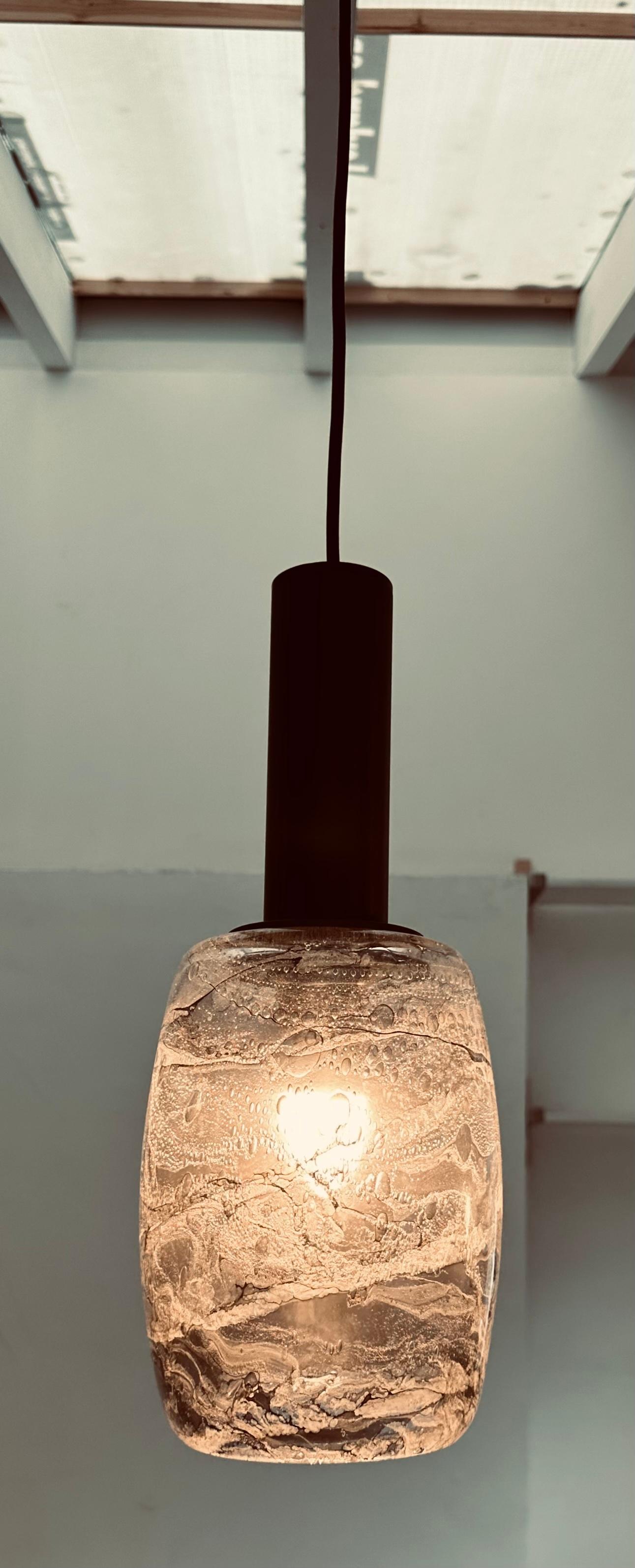 Métal Paire de lampes suspendues allemandes Peill & Putzler des années 1970, marbrées de gris foncé et de noir en vente
