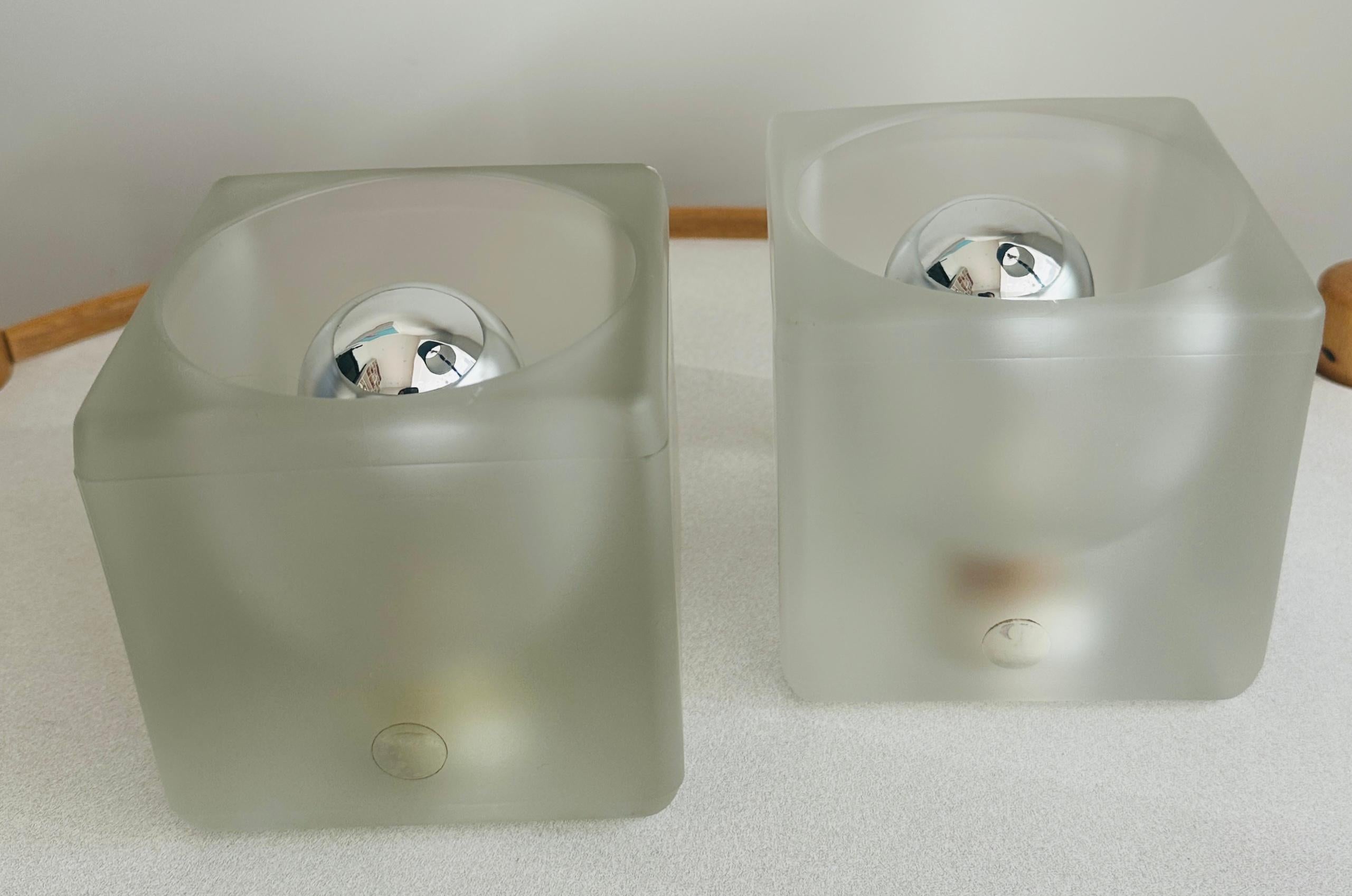 Paire de lampes de table en verre cubique dépoli diffus des années 1970 de Peill & Putzler en vente 4