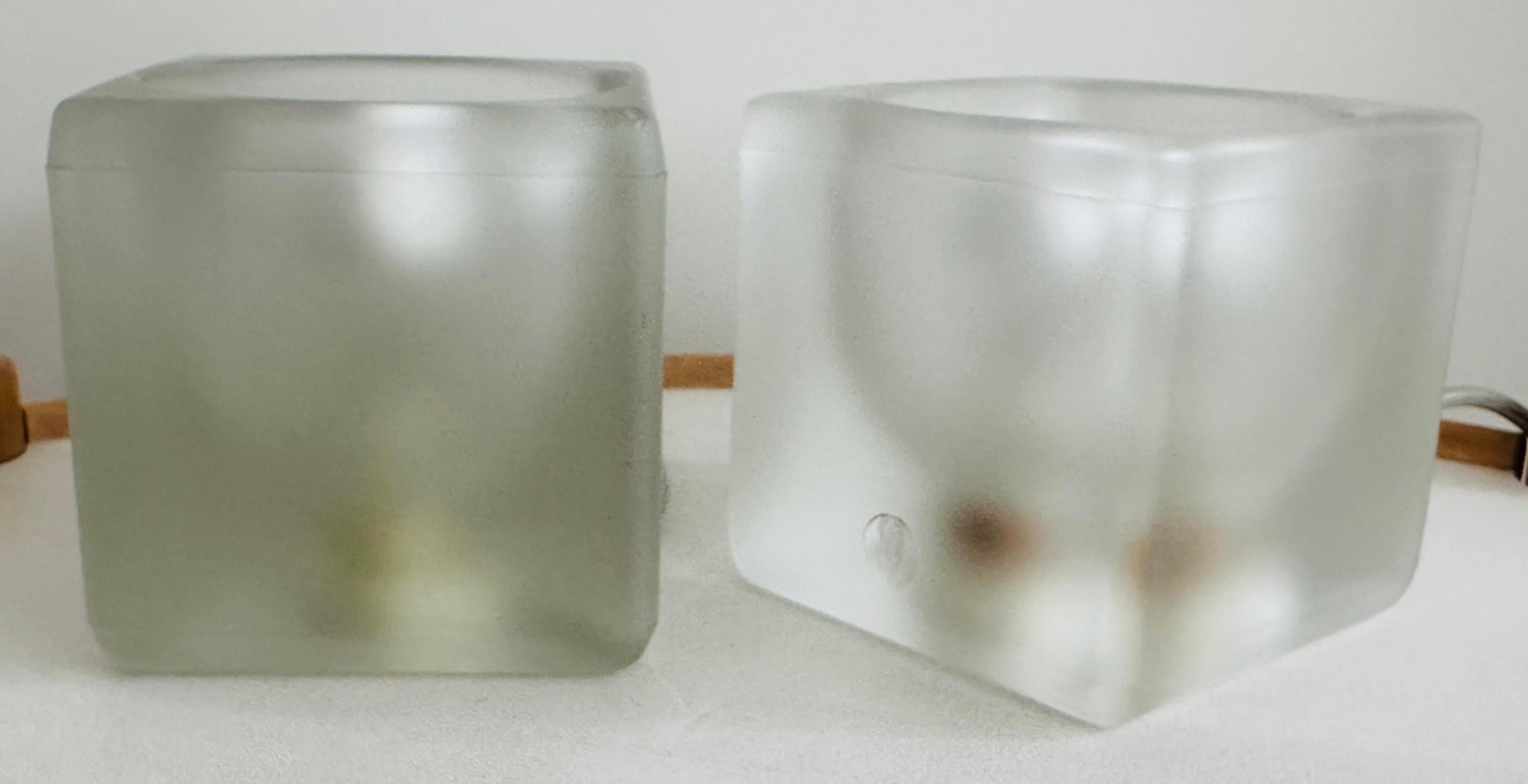 Paire de lampes de table en verre cubique dépoli diffus des années 1970 de Peill & Putzler en vente 6