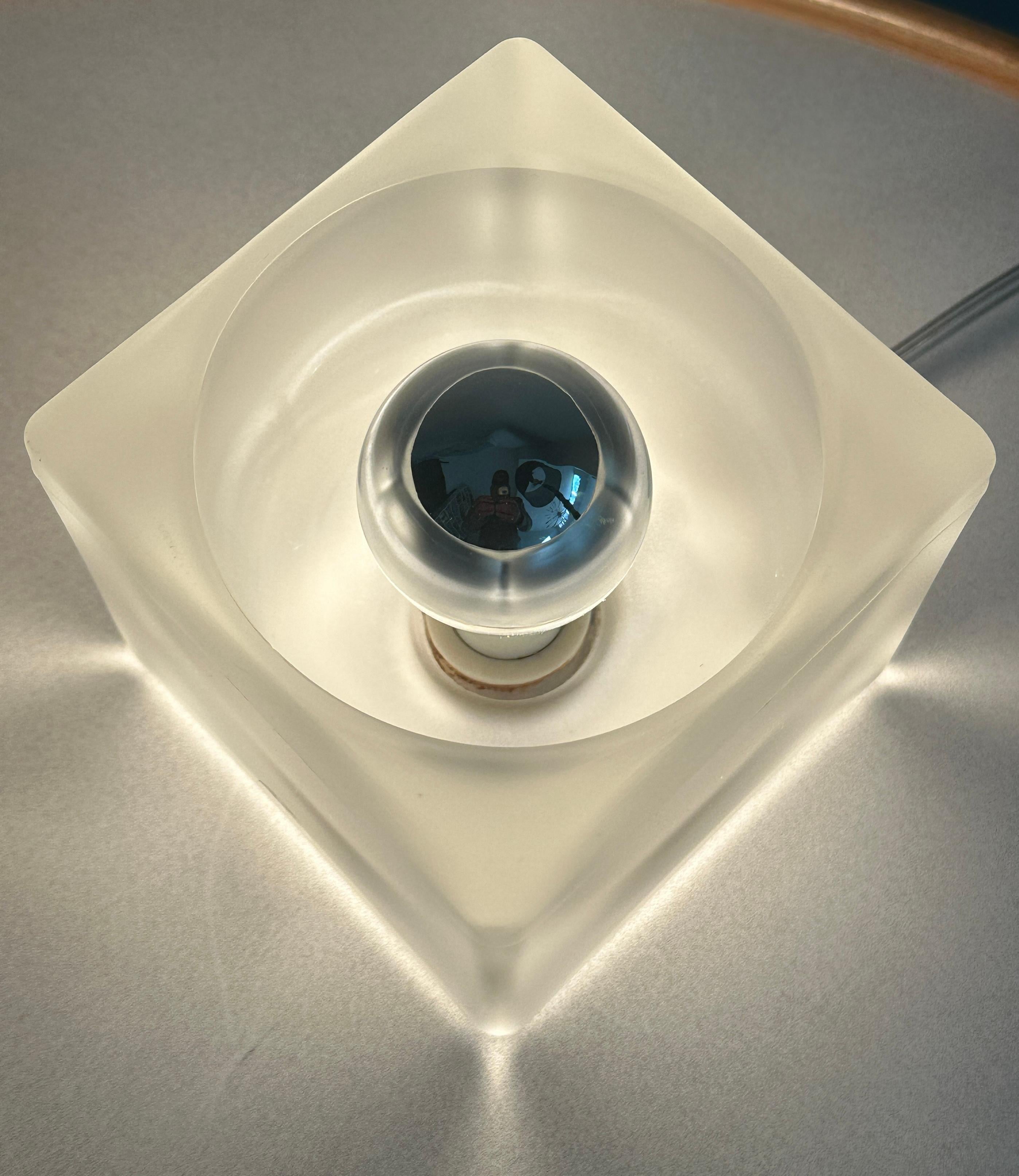 Dépoli Paire de lampes de table en verre cubique dépoli diffus des années 1970 de Peill & Putzler en vente